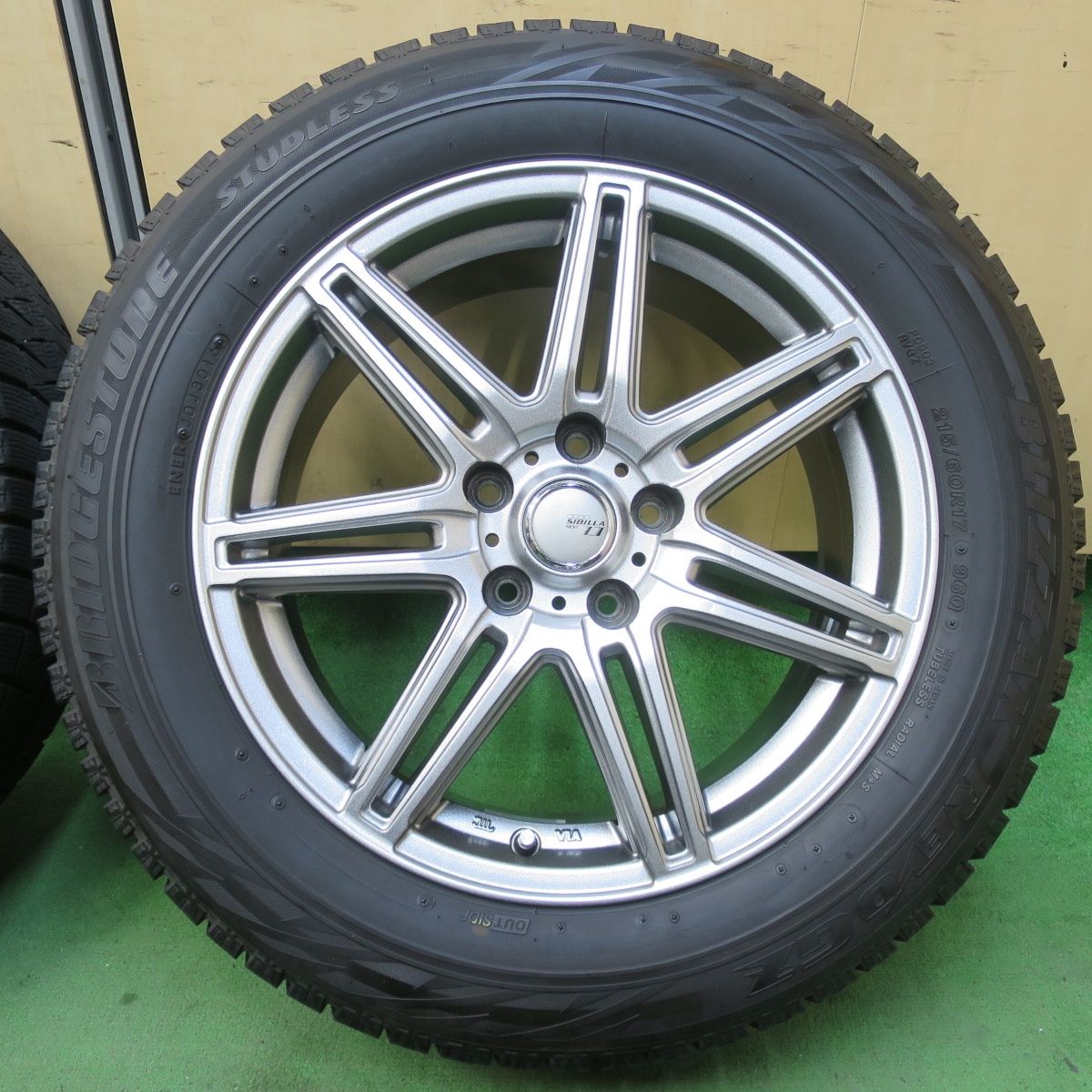 バリ溝 BRIDGESTONE REVOGZ 215/60R17 スタッドレス タイヤ 2016年製