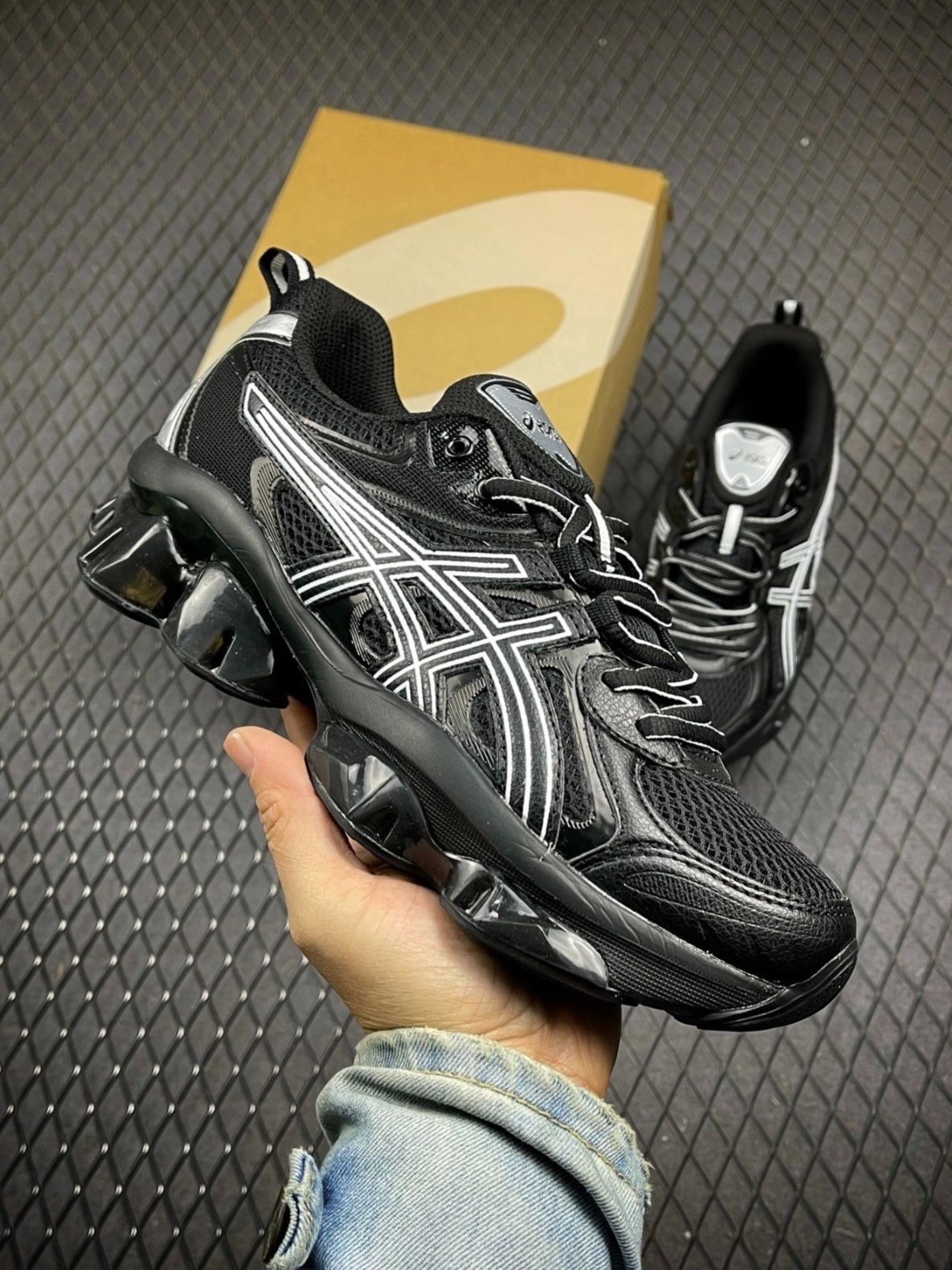 ASICS GEL- QUANTUM KINETIC Graphite Grey/Black - メルカリ