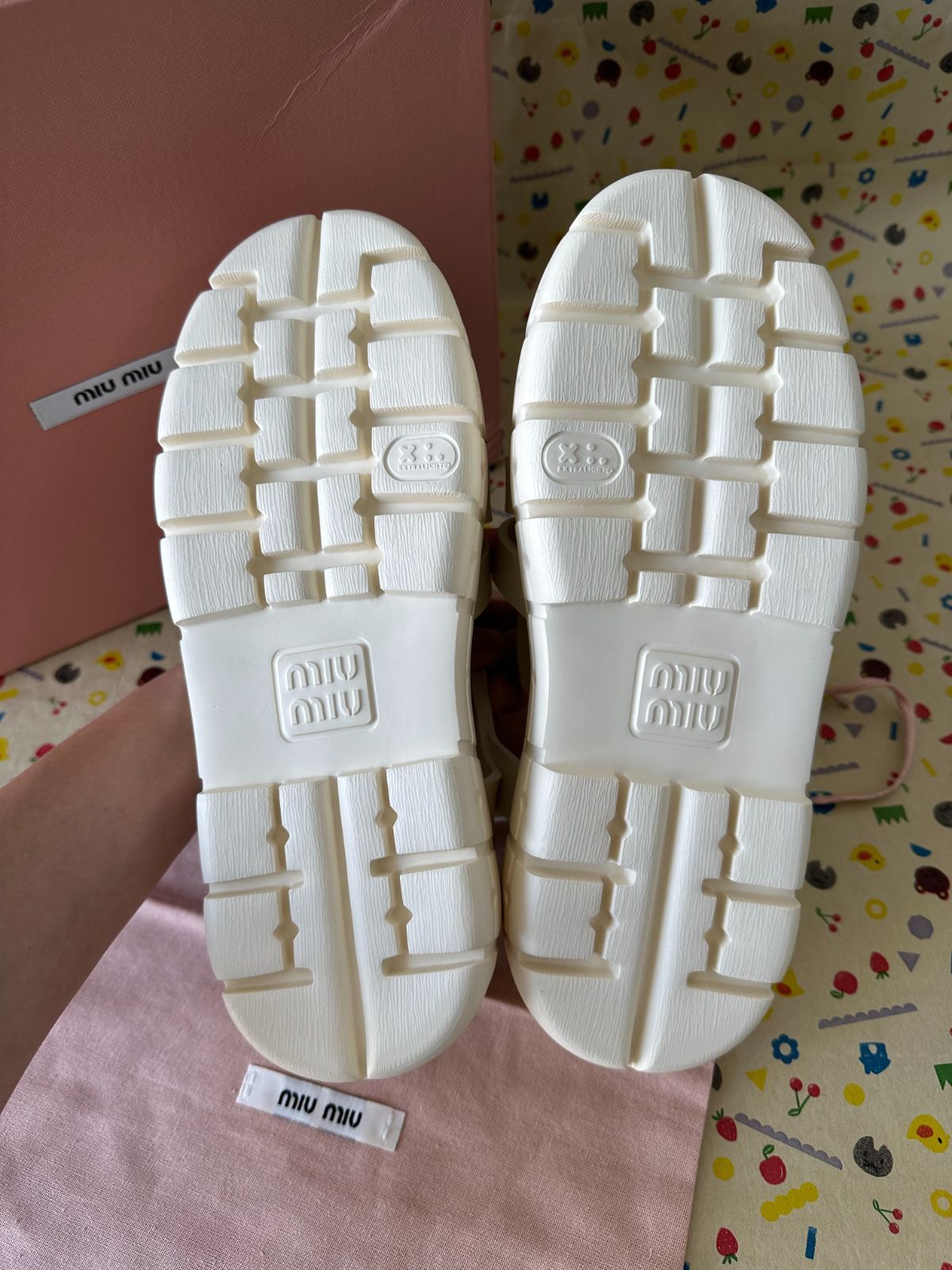 miu miu サンダル ホワイトクリーム 箱付き 新品未使用 miu miu サンダル ホワイトクリーム 箱付き 新品未使用 - メルカリ