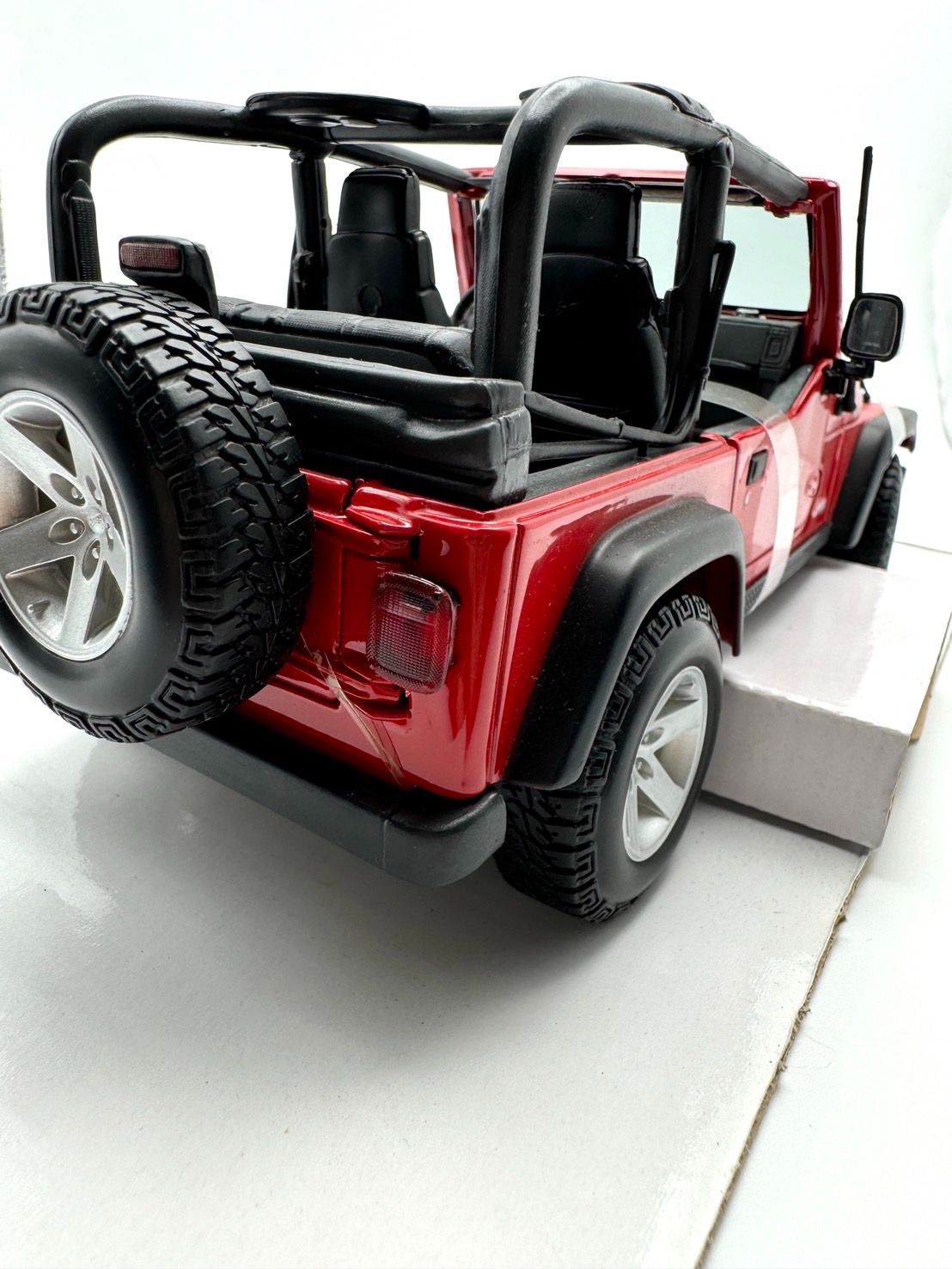 Maisto 1/18 Jeep WRANGLER Rubicon レッド マイスト ジープ
