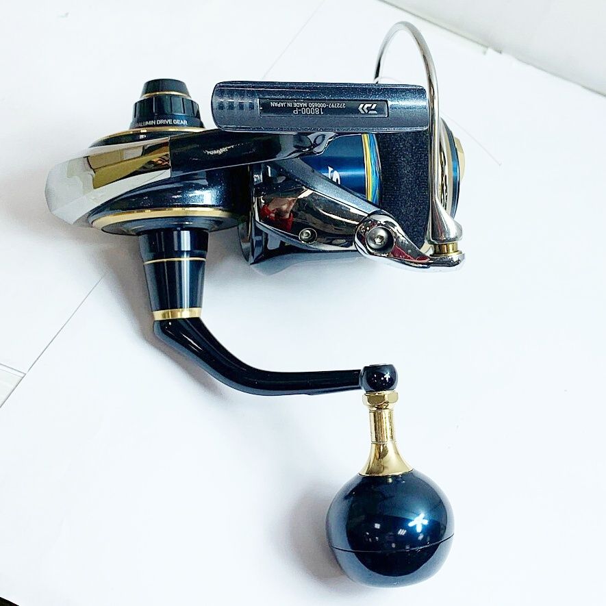 DAIWA ダイワ 20 ソルティガ 18000 スピニングリール 箱、ポーチ DAIWA ダイワ 20 ソルティガ 18000 スピニングリール 箱、ポーチ
