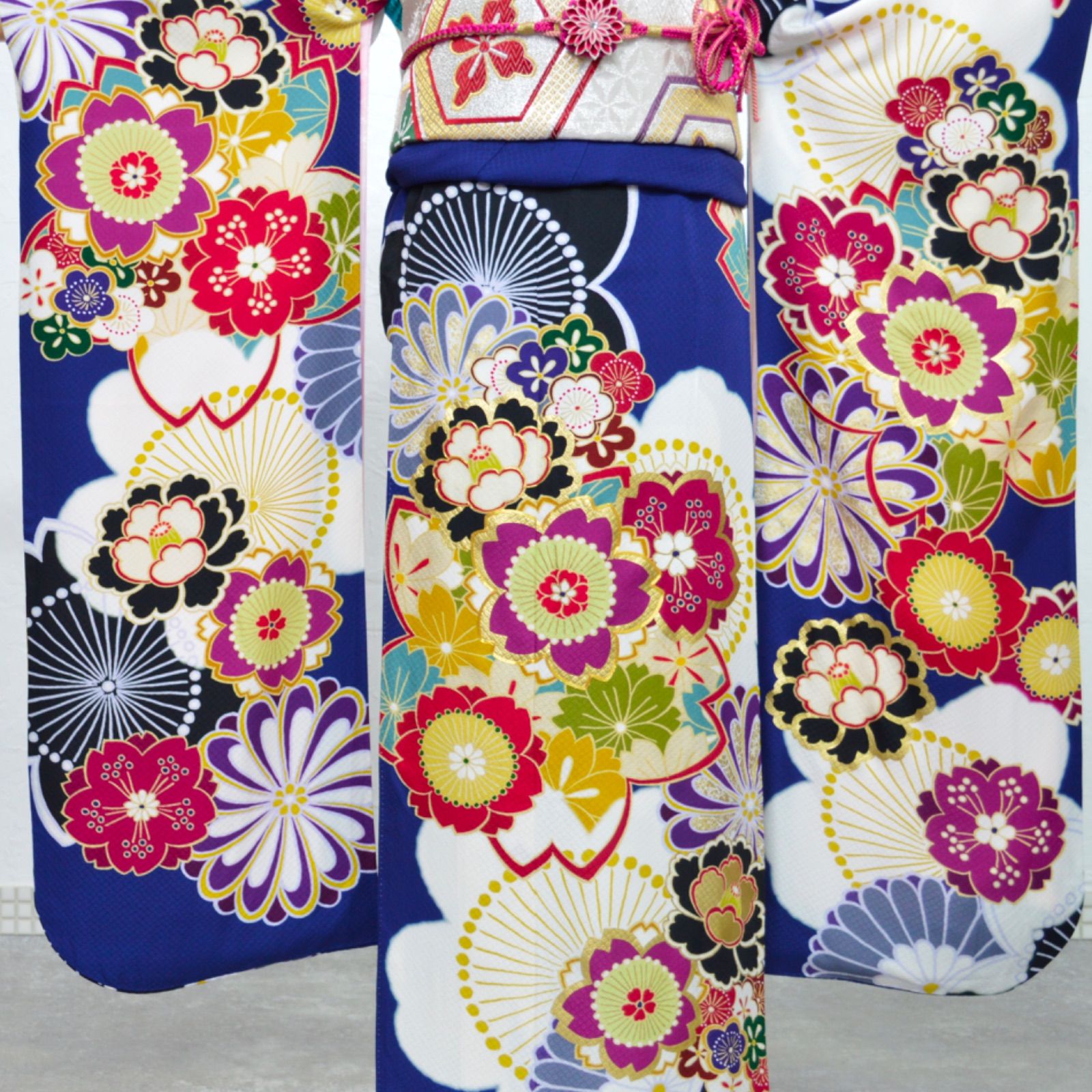 美品》正絹 振袖フルセット S〜Lサイズ 成人式 金駒刺繍 青地 桜 個性