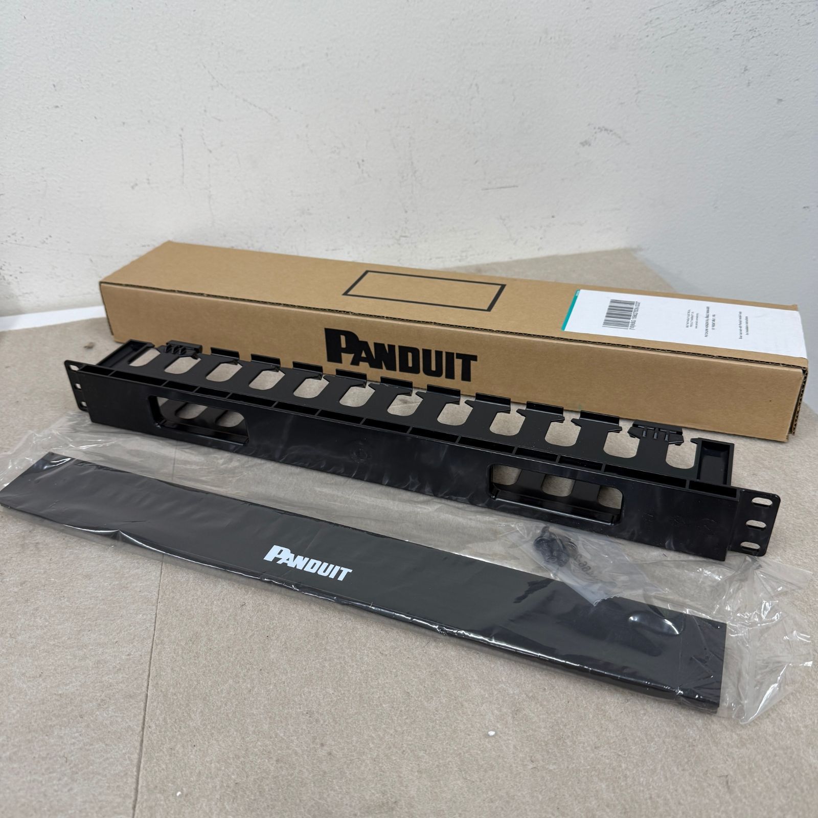 PANDUIT ヒンジ式ダクト型 水平ケーブル管理パネル10本セット！