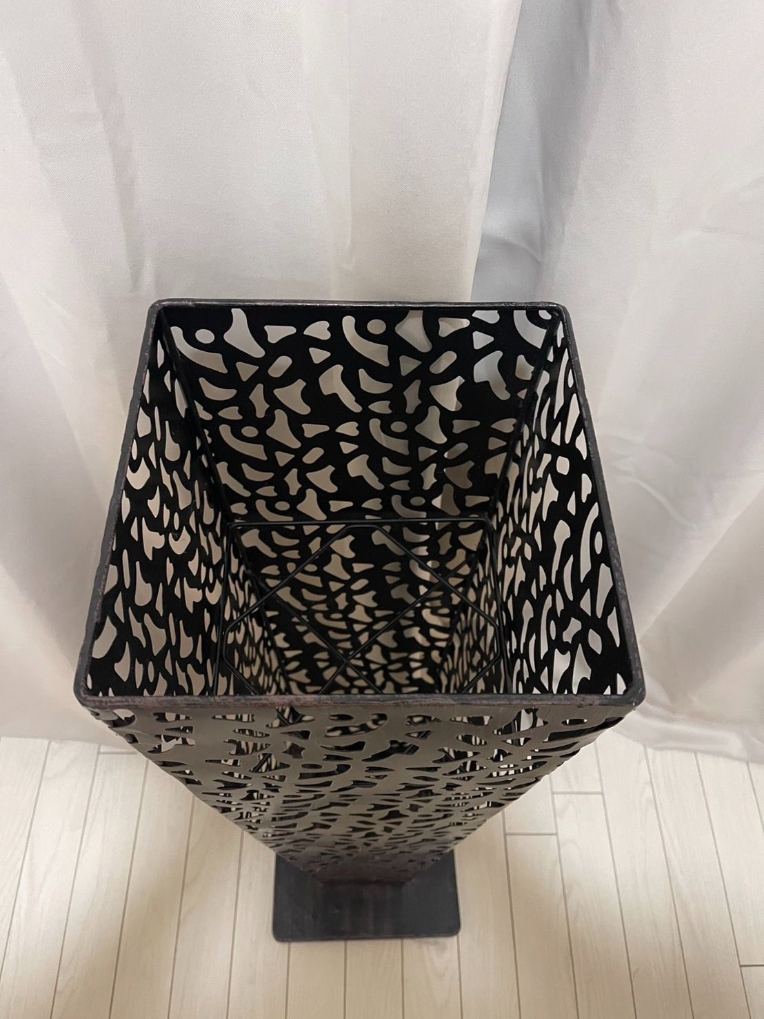 アイアン フラワースタンド 角型 柄抜き 花器 フラワーベース - メルカリ