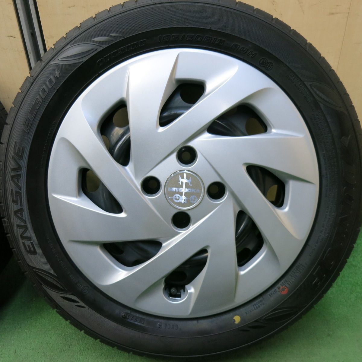 値下 新車外し 23年 トヨタ カローラ フィールダー アクシオ 等 純正 スチール 185 60R15 ダンロップ エナセーブ EC300 15インチ PCD100 4H 5091105SKノ 正面から向き合った