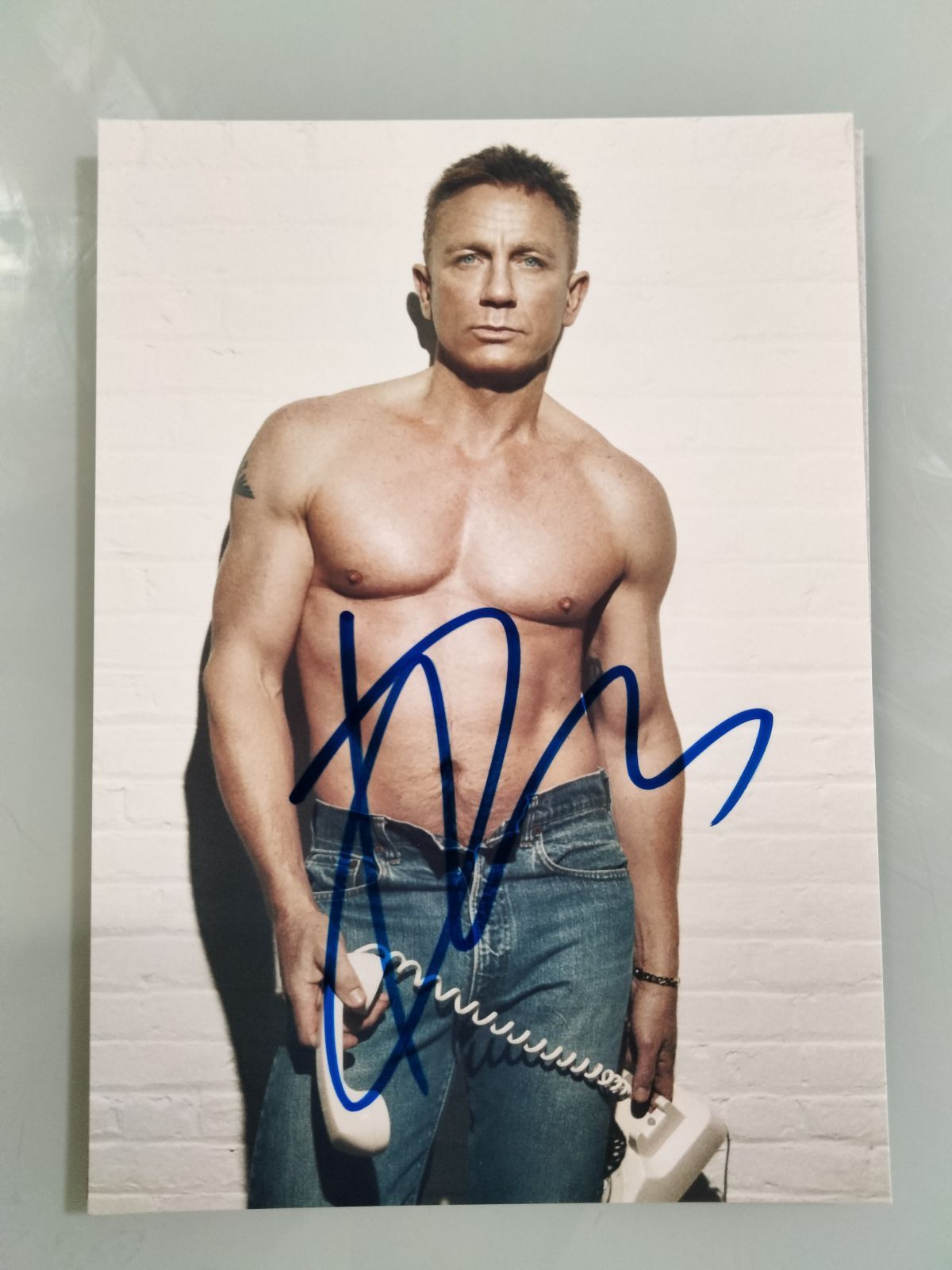 ダニエル・クレイグ直筆サイン入り2Lサイズ写真…Daniel Craig DVD