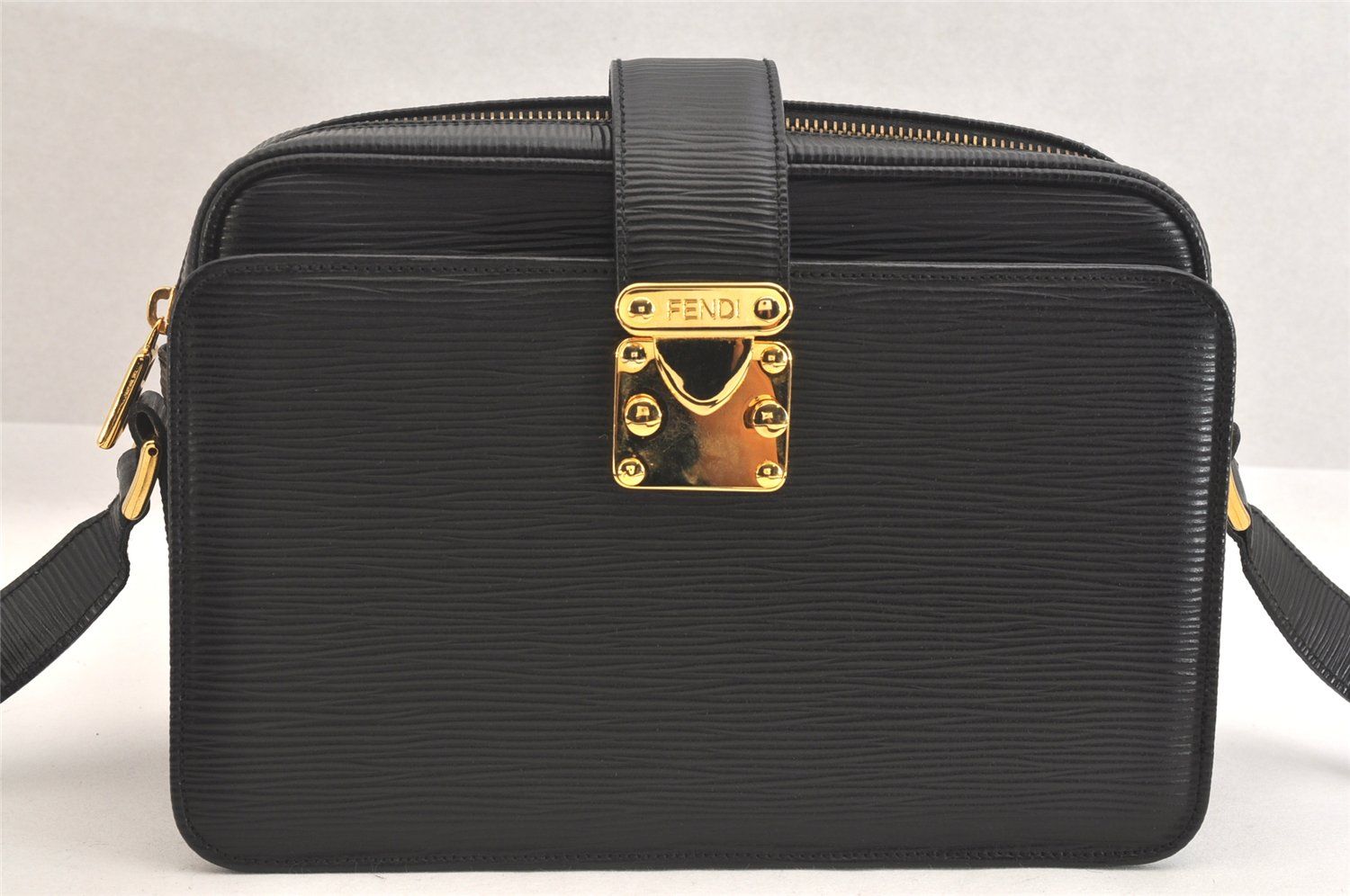 レザー ブラック