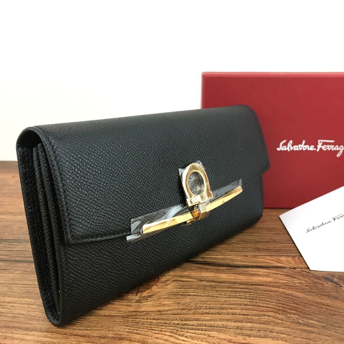 キナリ・ベージュ 未使用品 Salvatore Ferragamo 長財布 ガンチーニ