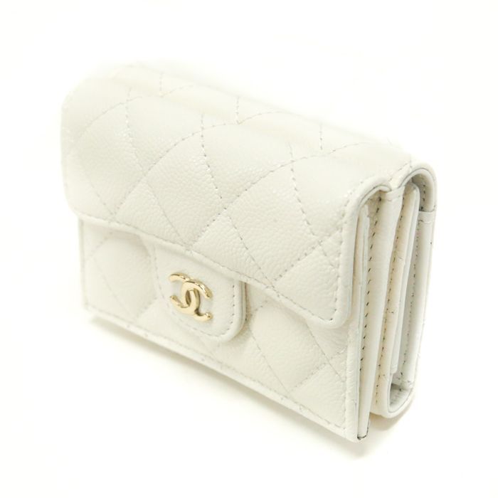 CHANEL 三つ折り財布 ホワイト キルティング CHANEL 三つ折り財布 キルティングレザー (CHANEL/折りたたみ