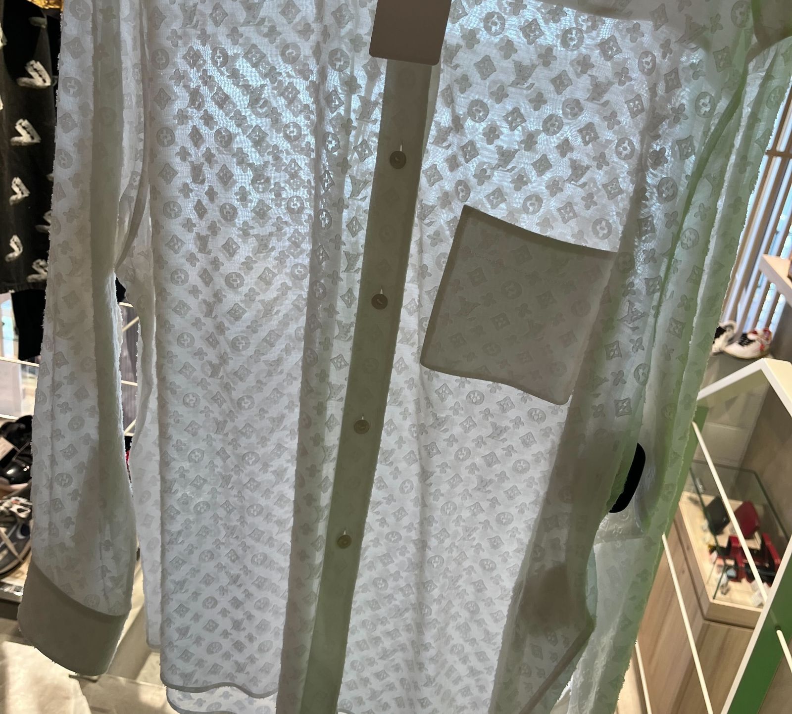 LOUIS VUITTON◆長袖ブラウス/34/コットン/WHT/RW232W UM7 FPBL06/23AW/シルク混/首元袖汚 LOUIS VUITTON (ルイヴィトン) 23AW シルク混 モノグラム長袖