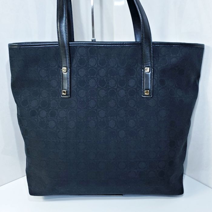 美品✨サルヴァトーレフェラガモ ビジネス トートバッグ レザー ガンチーニ サルバトーレフェラガモ ガンチーニ トートバッグ ブラック 本革 美品