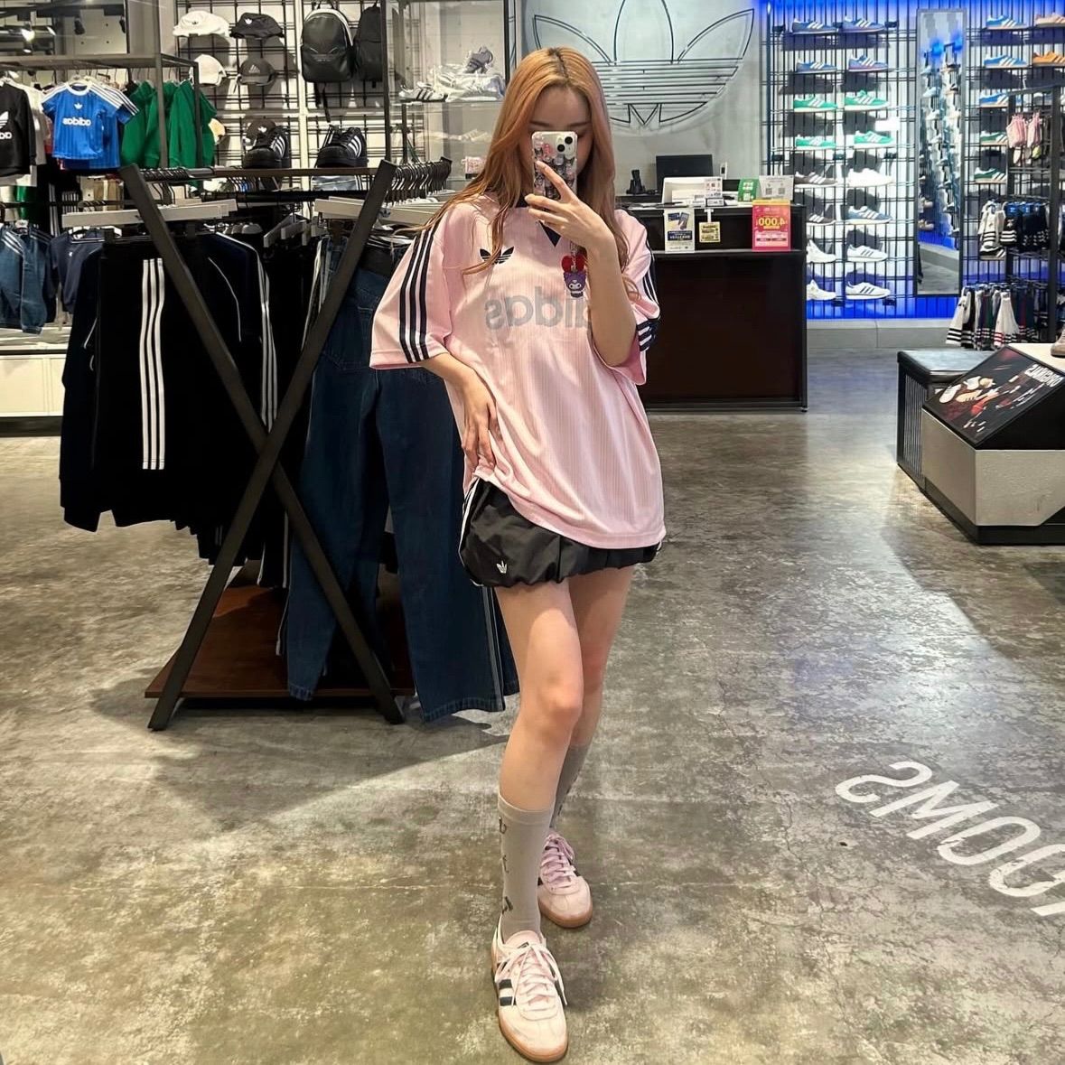 新品男性M女性XLアディダス　ゴーリートップシャツ　ベイビーモンスター⭐️当日発送 新品男性XS女性Mアディダス ゴーリートップシャツ ベイビー