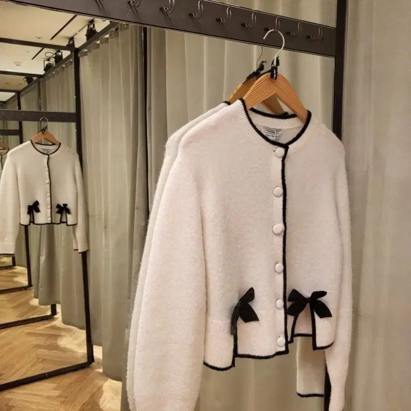 - Other Stories アンドアザーストーリーズ サテンリボン リボン アルパカ カーディガン