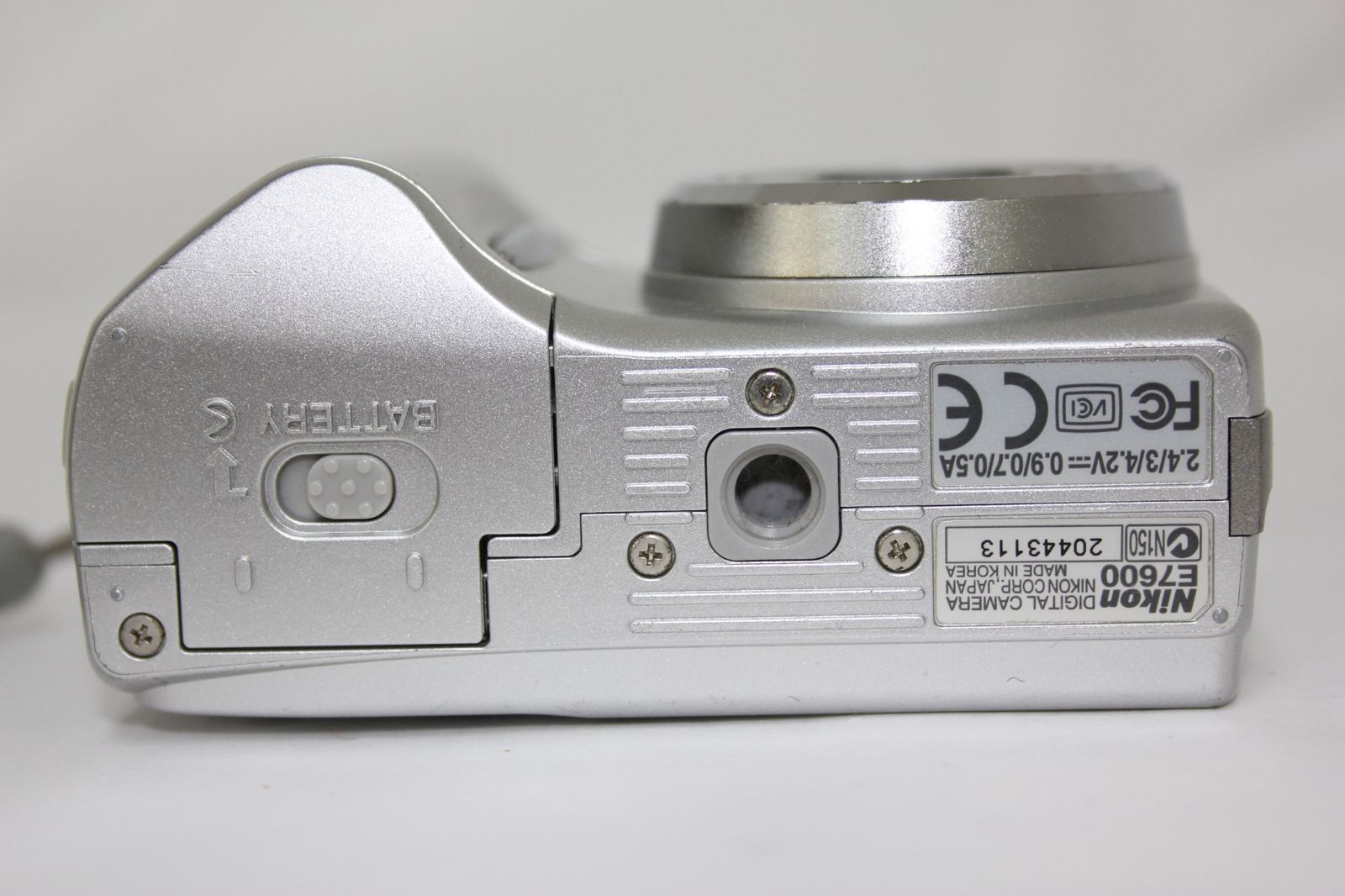 割引 【返品保証】 【便利な単三電池で使用可】ニコン Nikon Coolpix