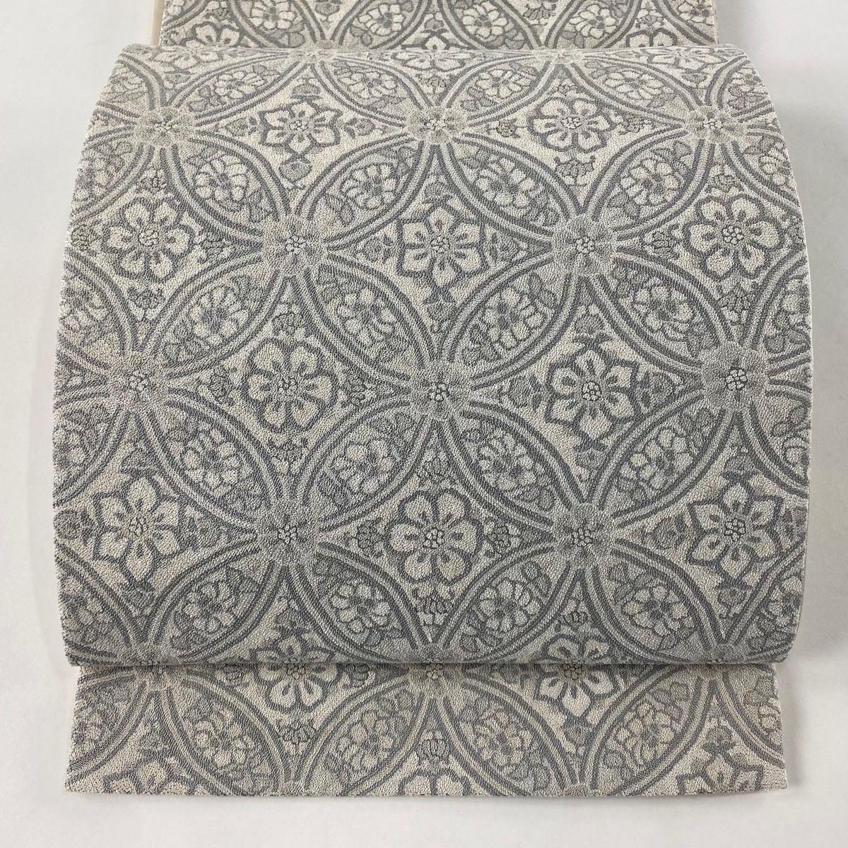 袋帯 七宝 草花 相良刺繍 灰白 六通 正絹