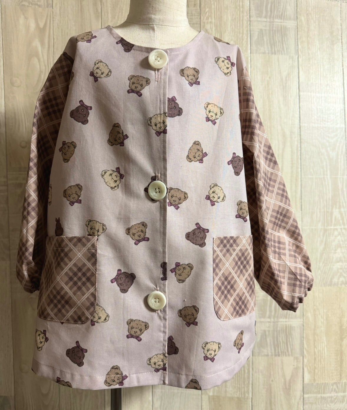 120サイズ ミルクラテ くま チェック 前ボタン 長袖スモック