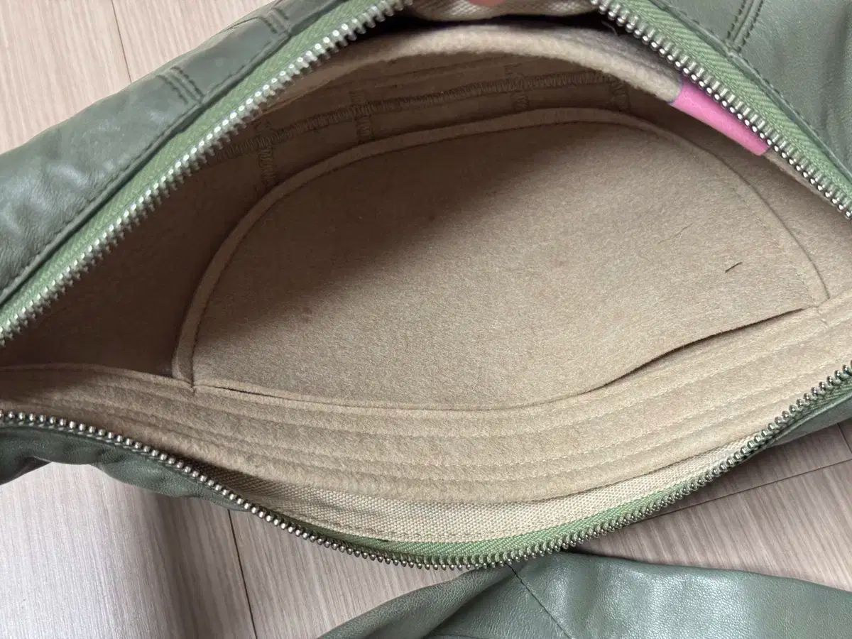 クルー スモール