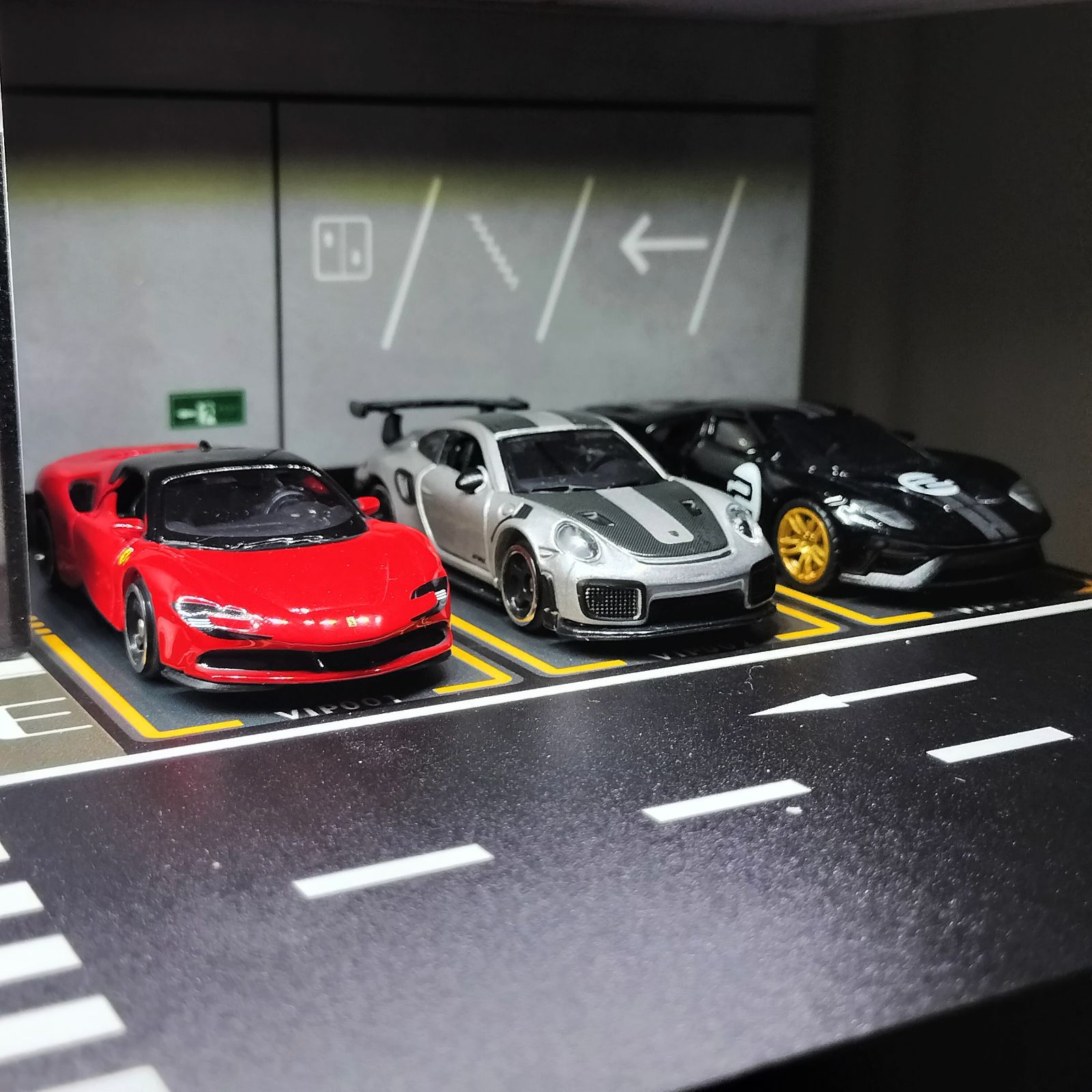 5階建立体駐車場 LED照明搭載 ミニカー専用ディスプレイ 1/64スケール
