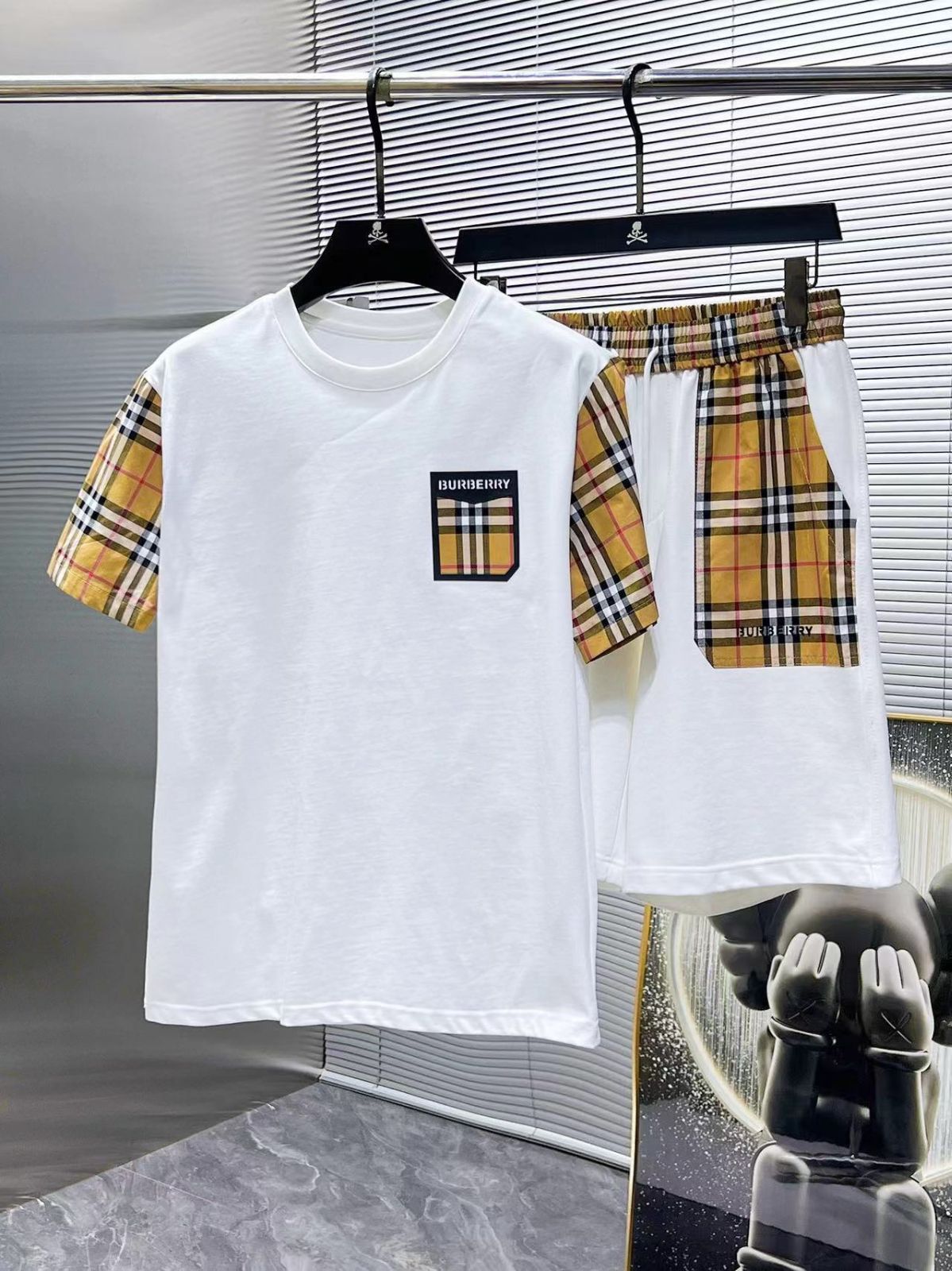 2024ss春夏新作 BURBERRY バーバリー メンズ ラウンドネック クラシック ロゴ 半袖 Tシャツ ショーツ 上下◆セットa25