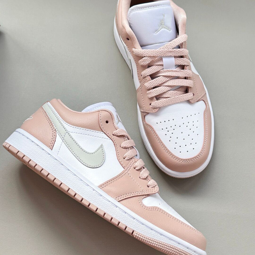 NIKE WMNS AIR JORDAN 1 LOW WHITE/PARTICLE BEIGE/LIGHT BONE  ナイキ ウィメンズ エアジョーダン 1 ロー ホワイト/ピンク/ベージュ レディース