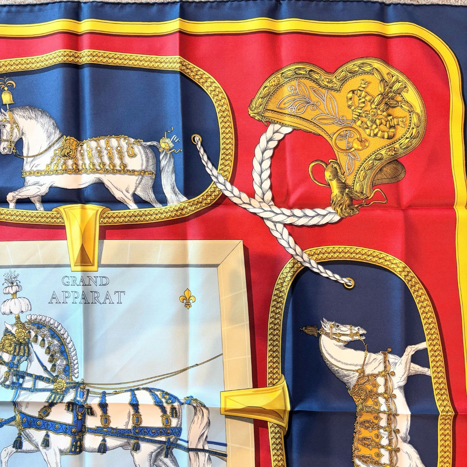 エルメス カレ90 GRAND APPARAT 盛装の馬 シルクスカーフ 動物柄 大判