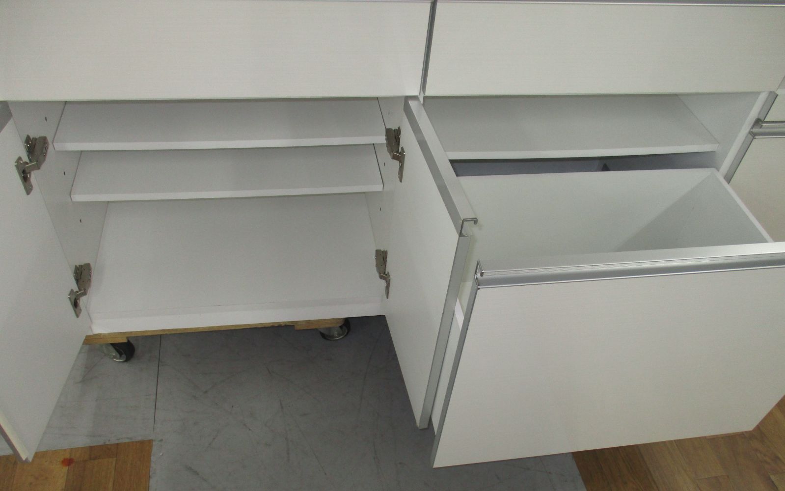 R066 最高級 古賀家具 大型キッチンボード、食器棚、幅174cm Used  