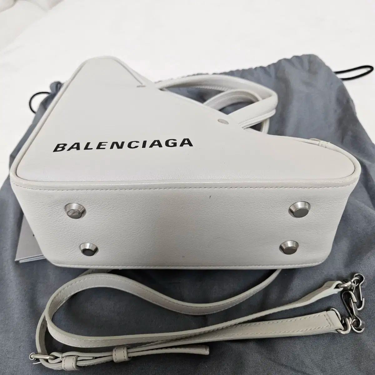 バッグ i Fendi Peekaboo I see u white bag in braided leather, 21 cm