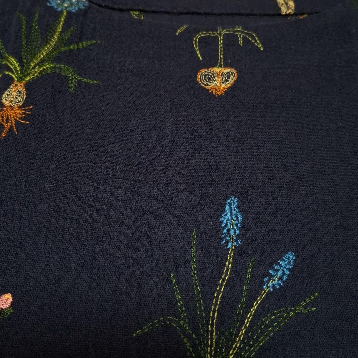 ノースリーブ|ひざ丈|刺繍