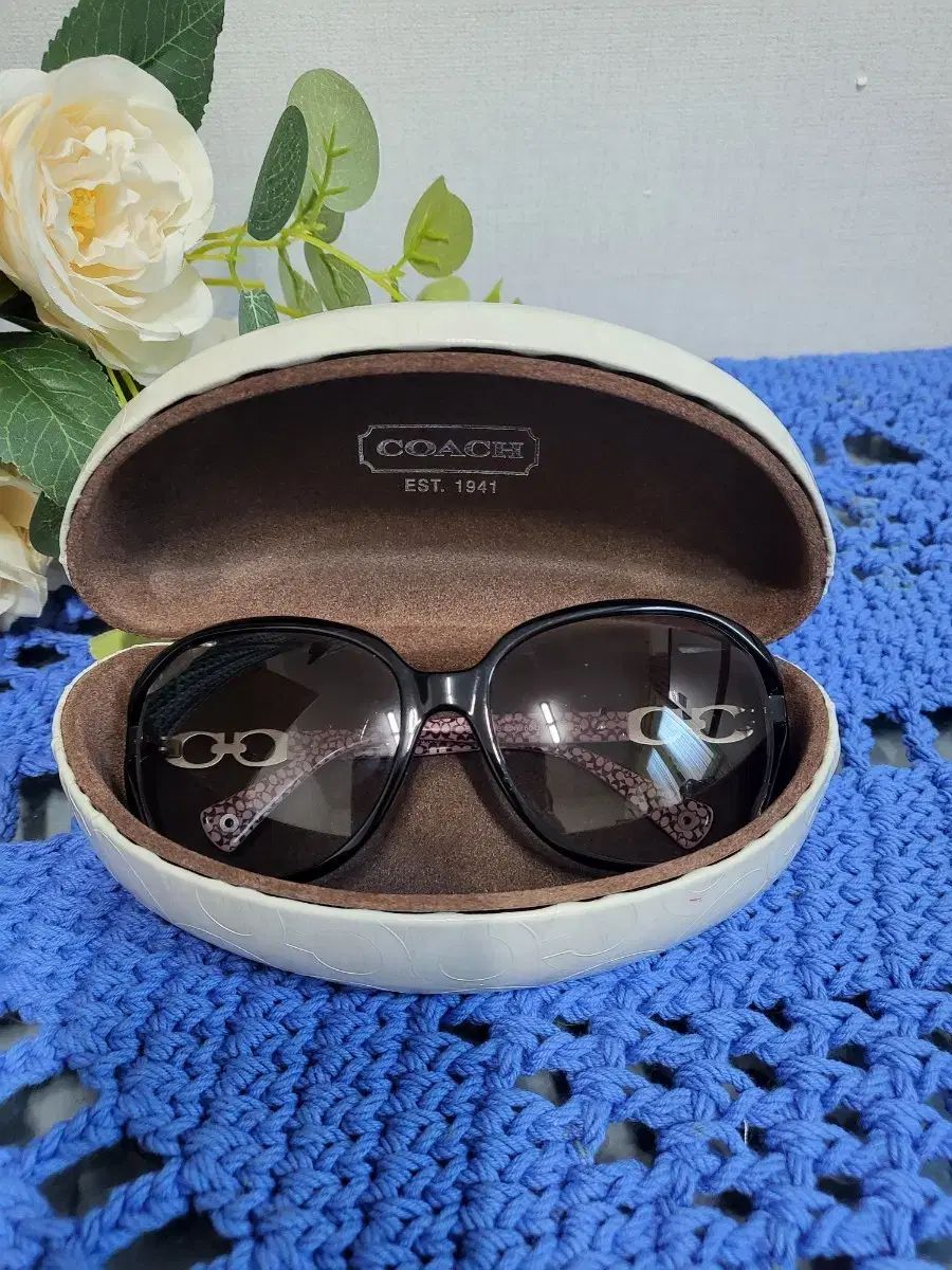 COACH L1131 ブラック サングラス ケース付き COACH(コーチ) ブラック サングラス ケース 付き - メルカリ