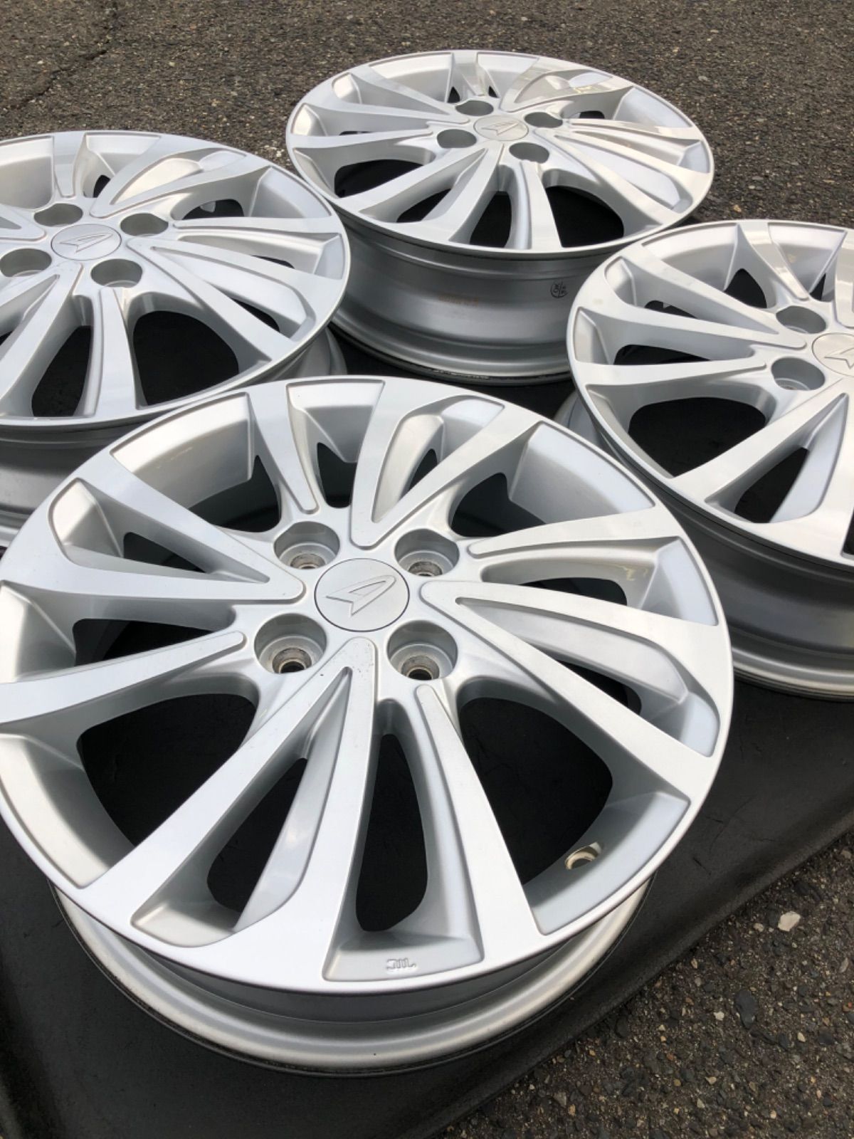 ダイハツ タフト 純正アルミホイール 15インチ キャスト ムーヴ