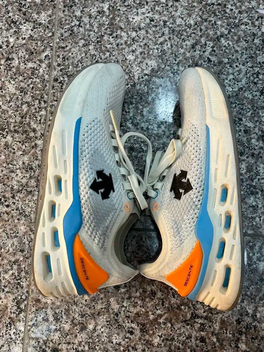 DESCENTE デサント ランニングシューズ 230 OLIVEOS_COM_TR