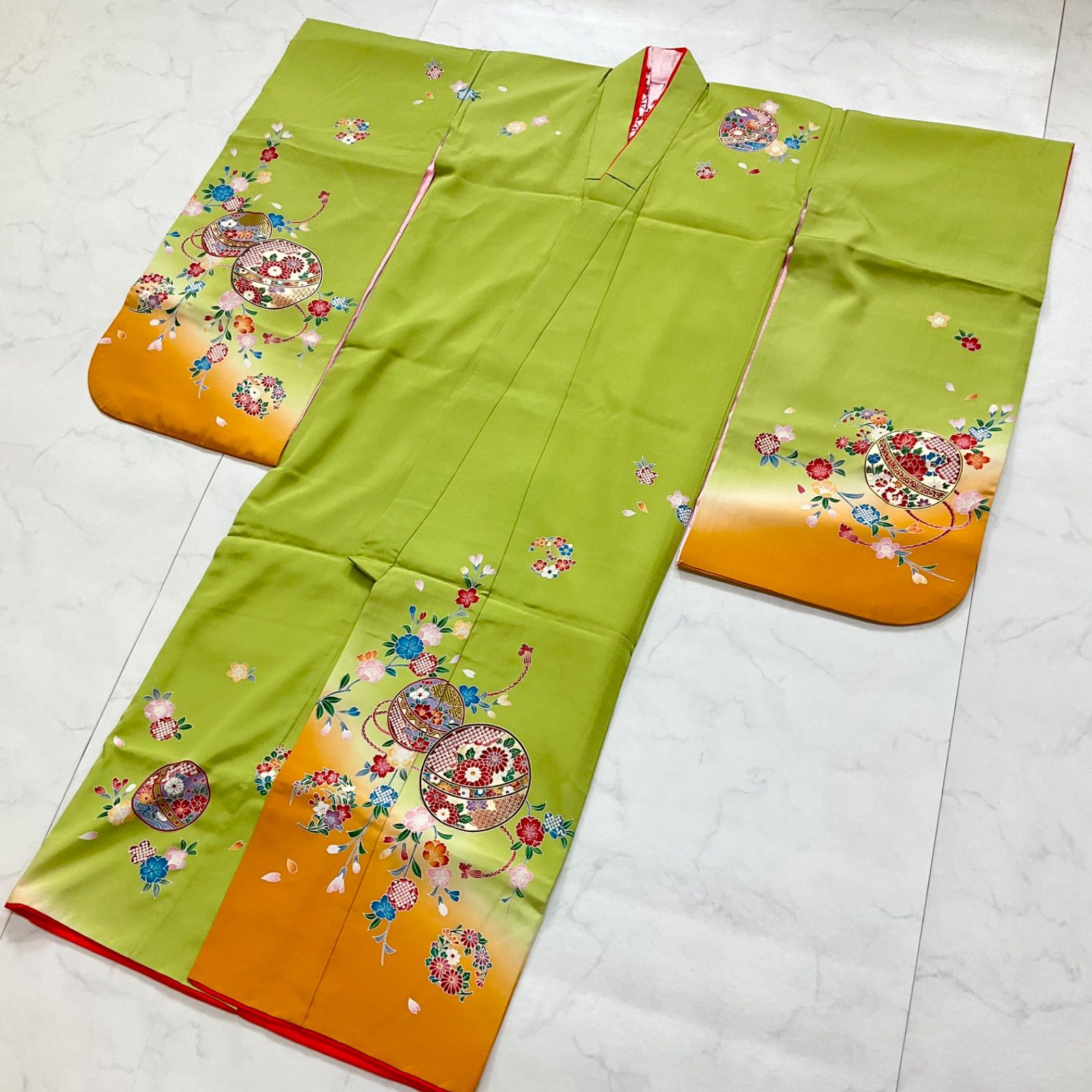 kimono+one◆美品◆7歳くらい用◆最高級丹後ちりめん◆友禅◆正絹◆子供着物◆七五三◆黄緑◆着物と長襦袢2点セット◆刺繍衿付き◆重ね衿付き◆ちりめん◆裄56.5肩丈135◆七五三お詣り女の子着物こどものひお正月卒業式十三詣り◆G51