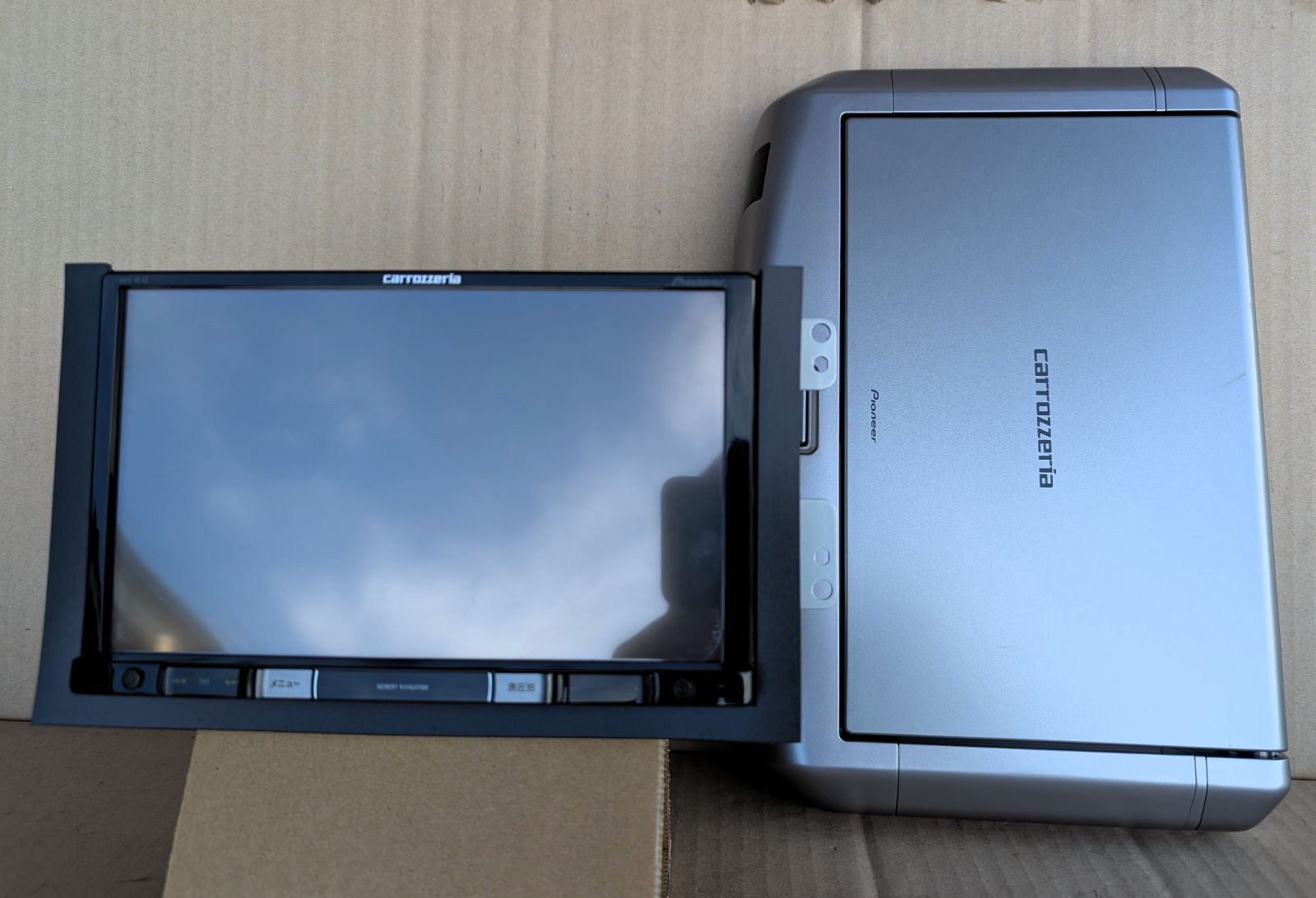 カロッツェリア carrozzeria AVIC-RL09 8V型 メモリーナビ フリップダウンモニター TVM-FW1000