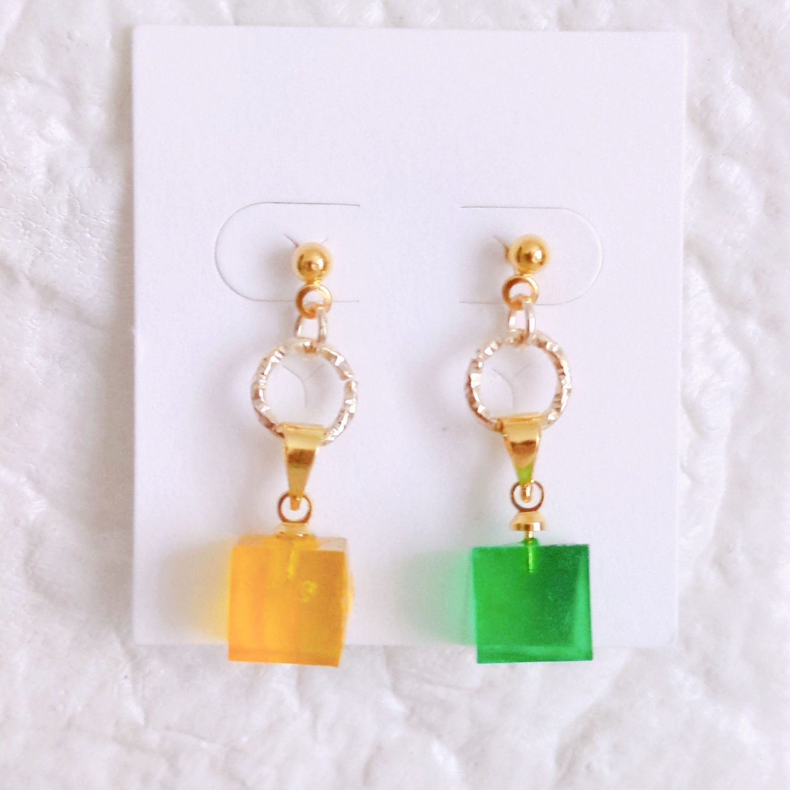 No.116 レジン キューブ ピアス イエロー グリーン 透明感 イヤリング 