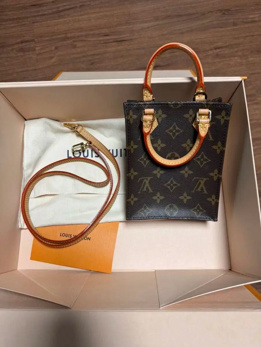 Louis Vuitton ルイヴィトン プティ サック プラ