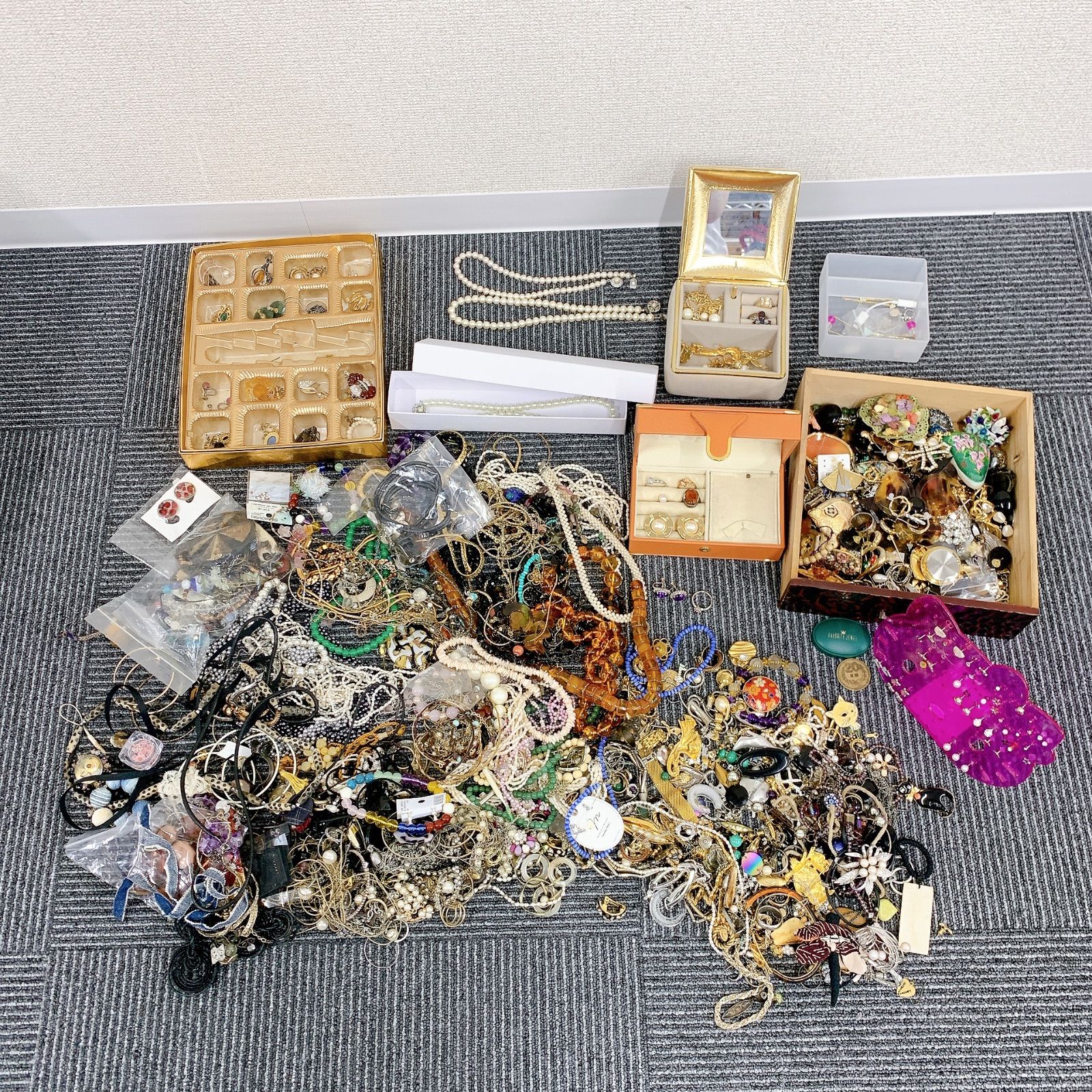 大量】イミテーション大量 まとめ売り ピアス ブレスレット ネックレス 