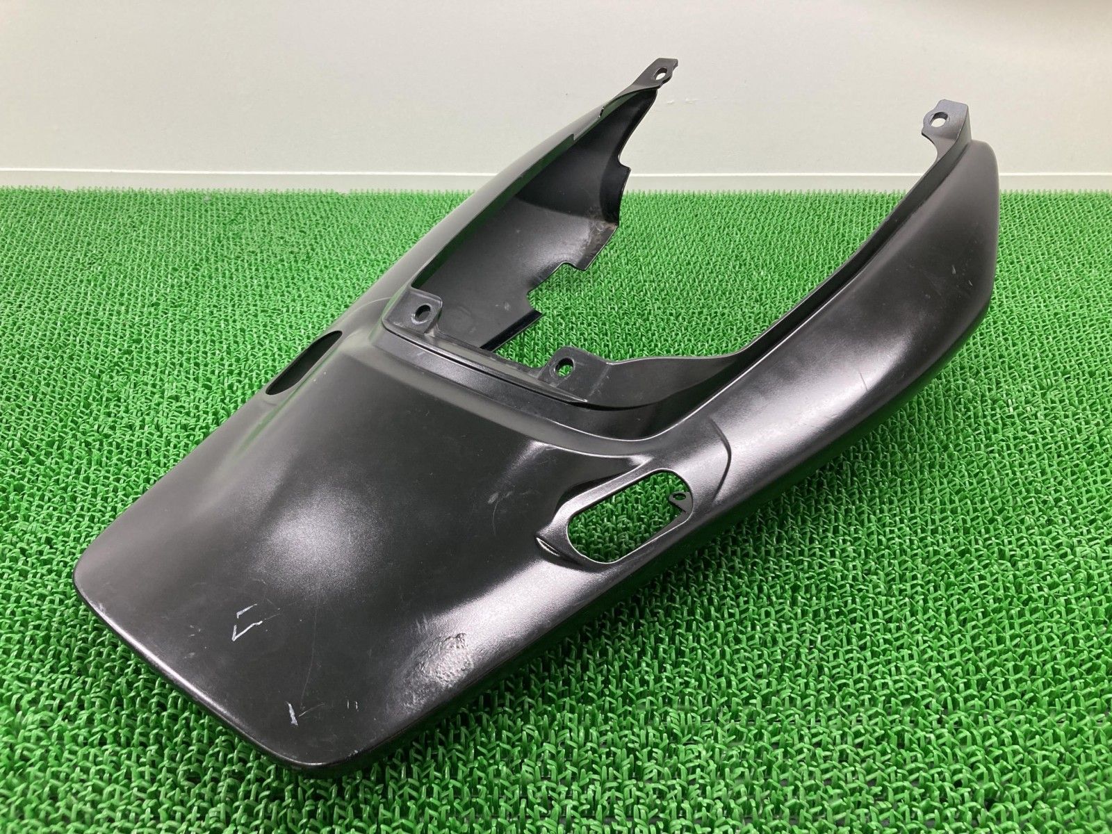 CB400SF テールカウル MCE ホンダ 純正 バイク 部品 NC39後期 NC42前期 ペイント素材に 割れ欠け無し 希少品 車検 Genuine 【中古】 43 CB400SF テールカウル MCE ホンダ 純正 バイク 部品 NC39後期 NC42前期