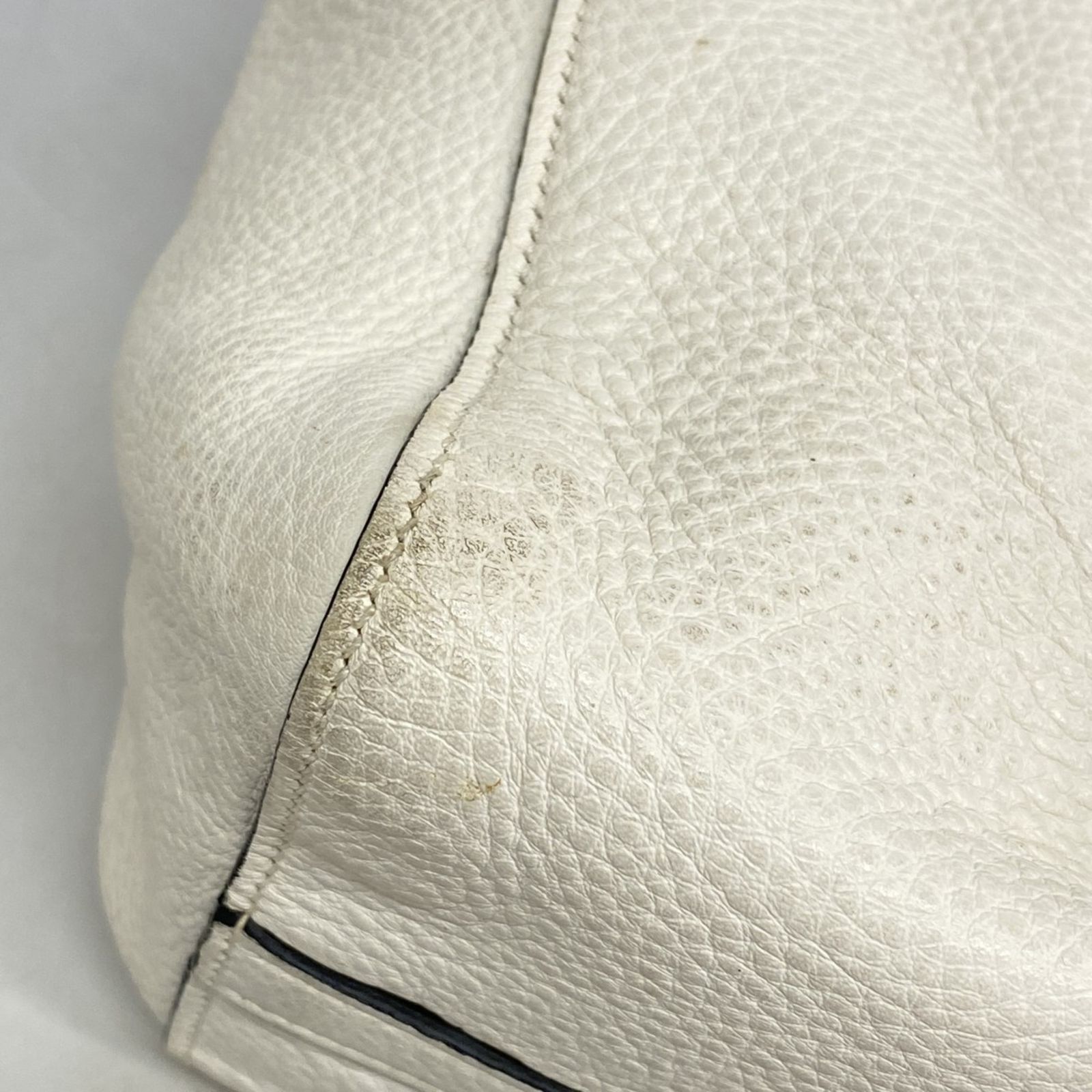 レザー ホワイト