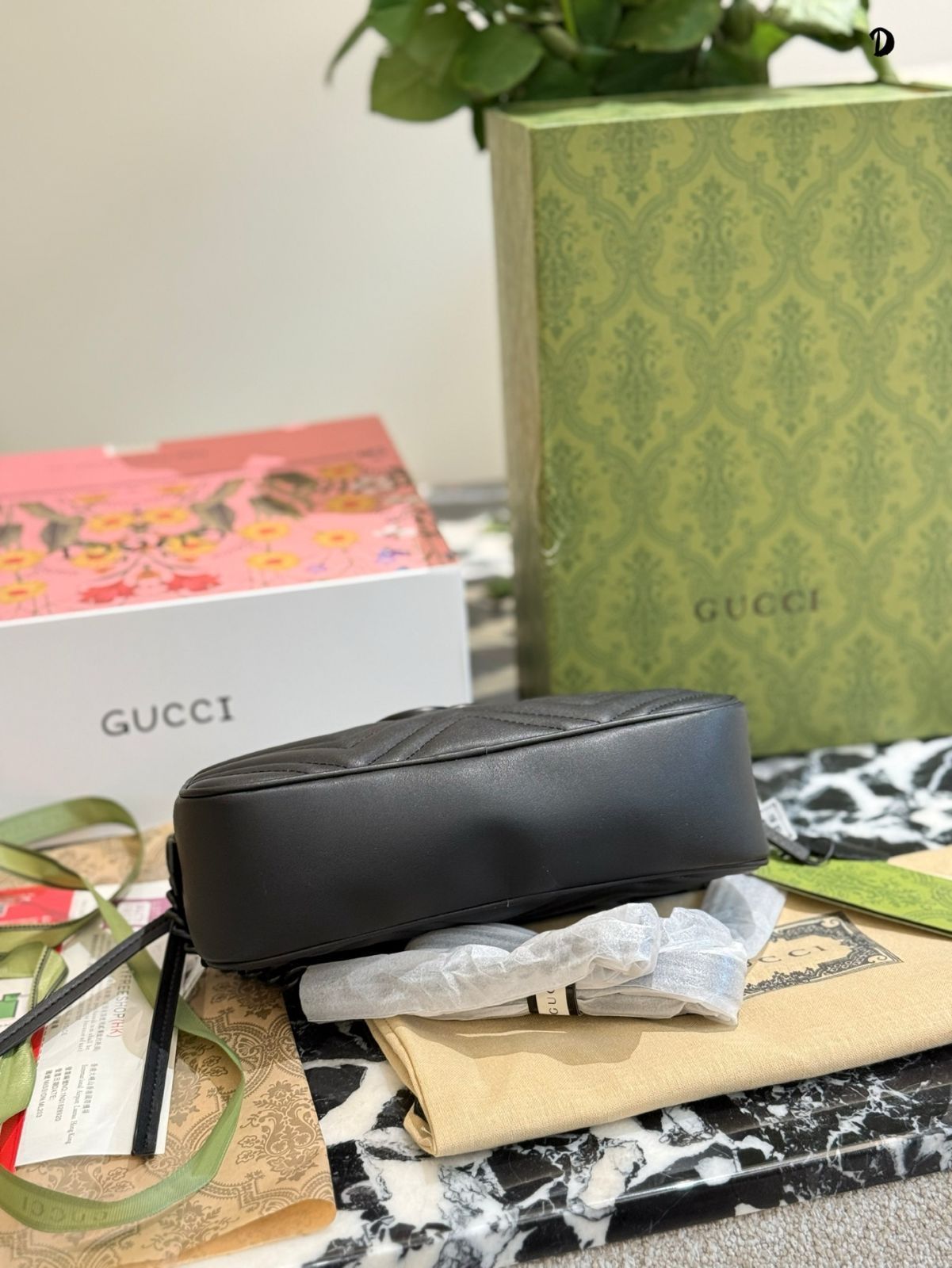今日特価】Gucci GG Marmont Small Chain Shoulder Bag in Black