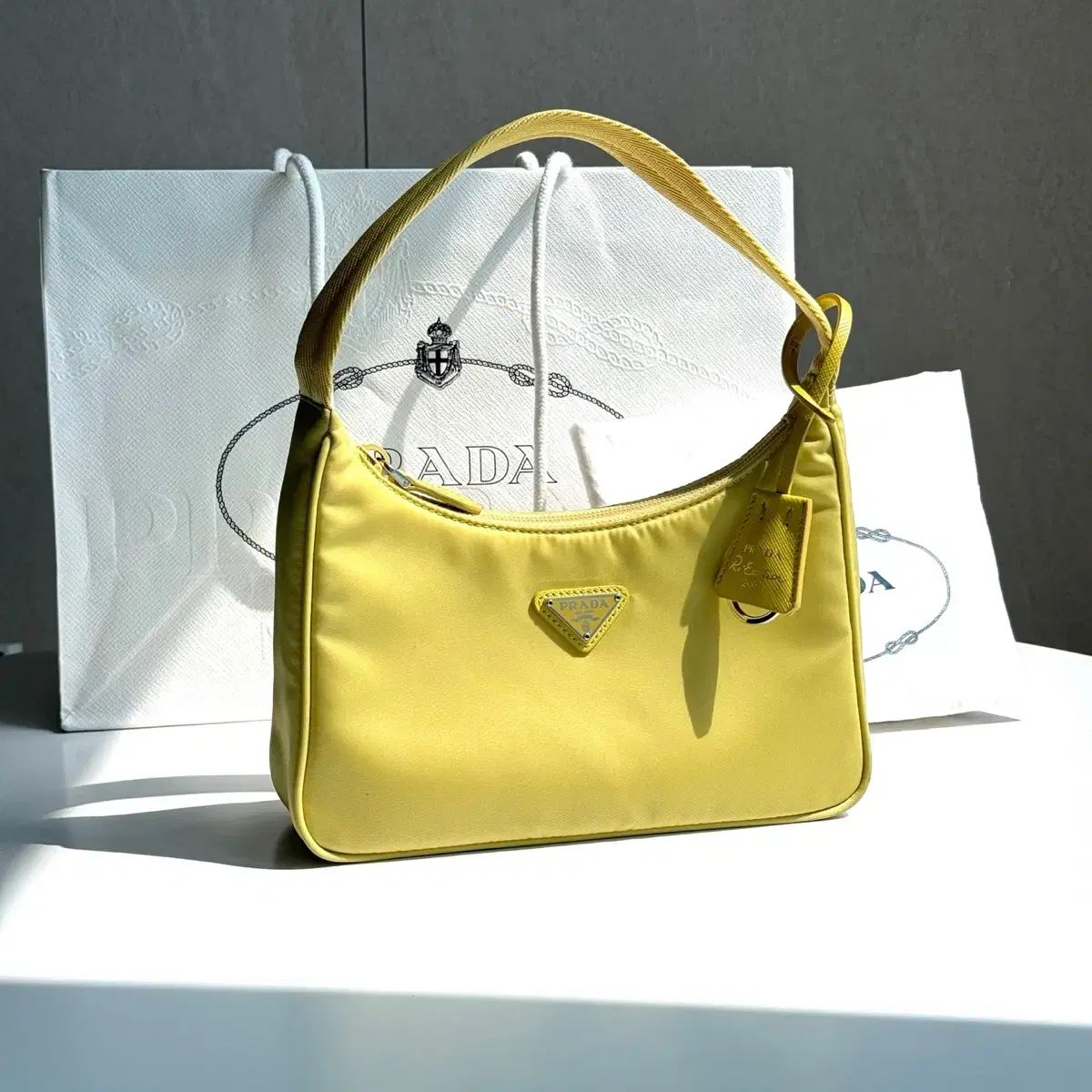 ほぼ新品 } PRADA(プラダ) Re-Edition リエディション Re-Nylon 2000  