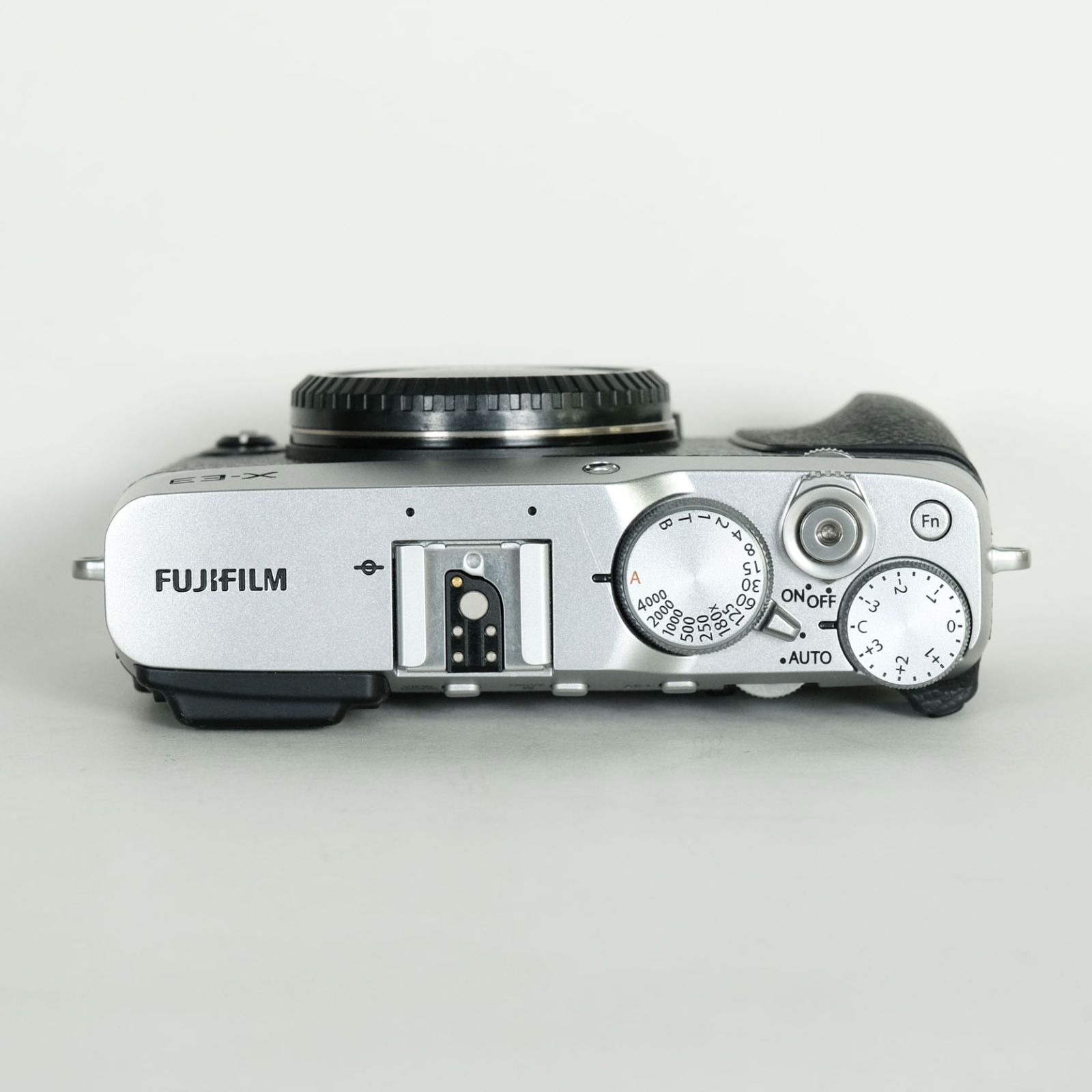 良品｜バッテリー2個＋おまけ多数] FUJIFILM X-E3 [ボディ シルバー