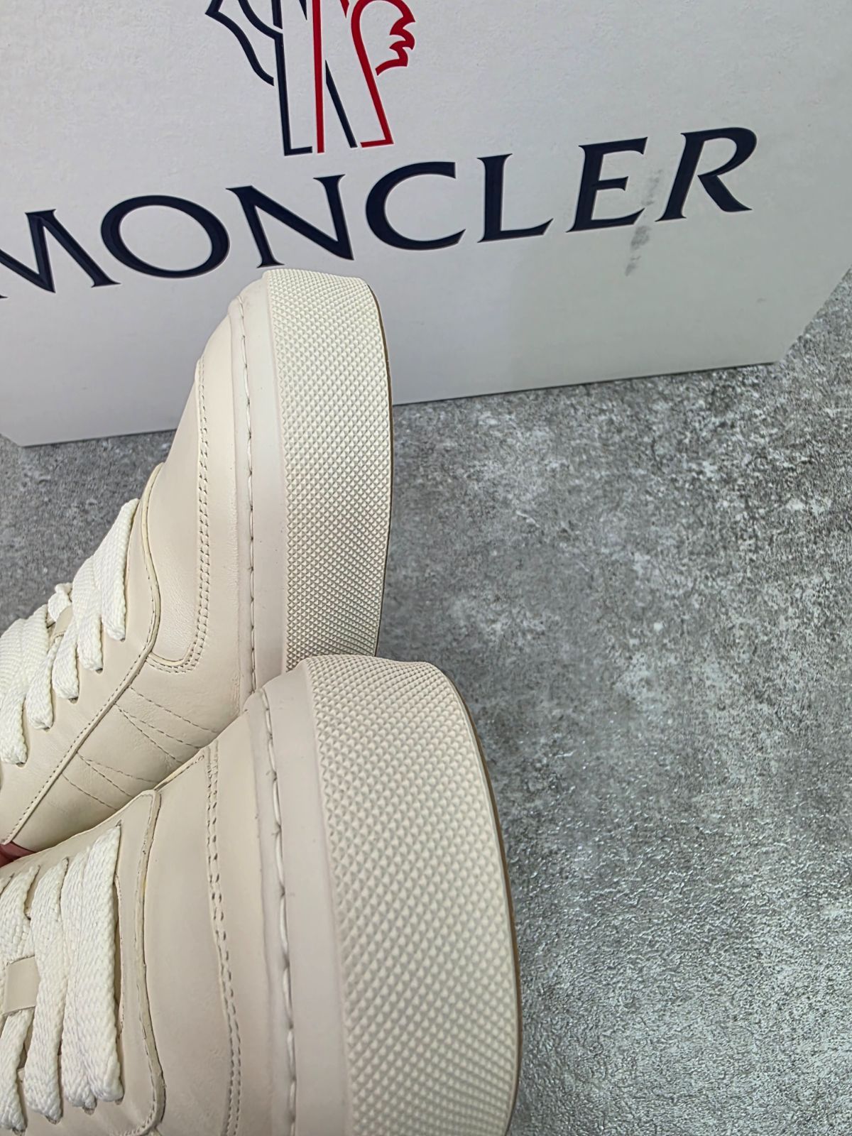 ☆ 新品・未使用品 定価11万 MONCLER(モンクレール) Monclub