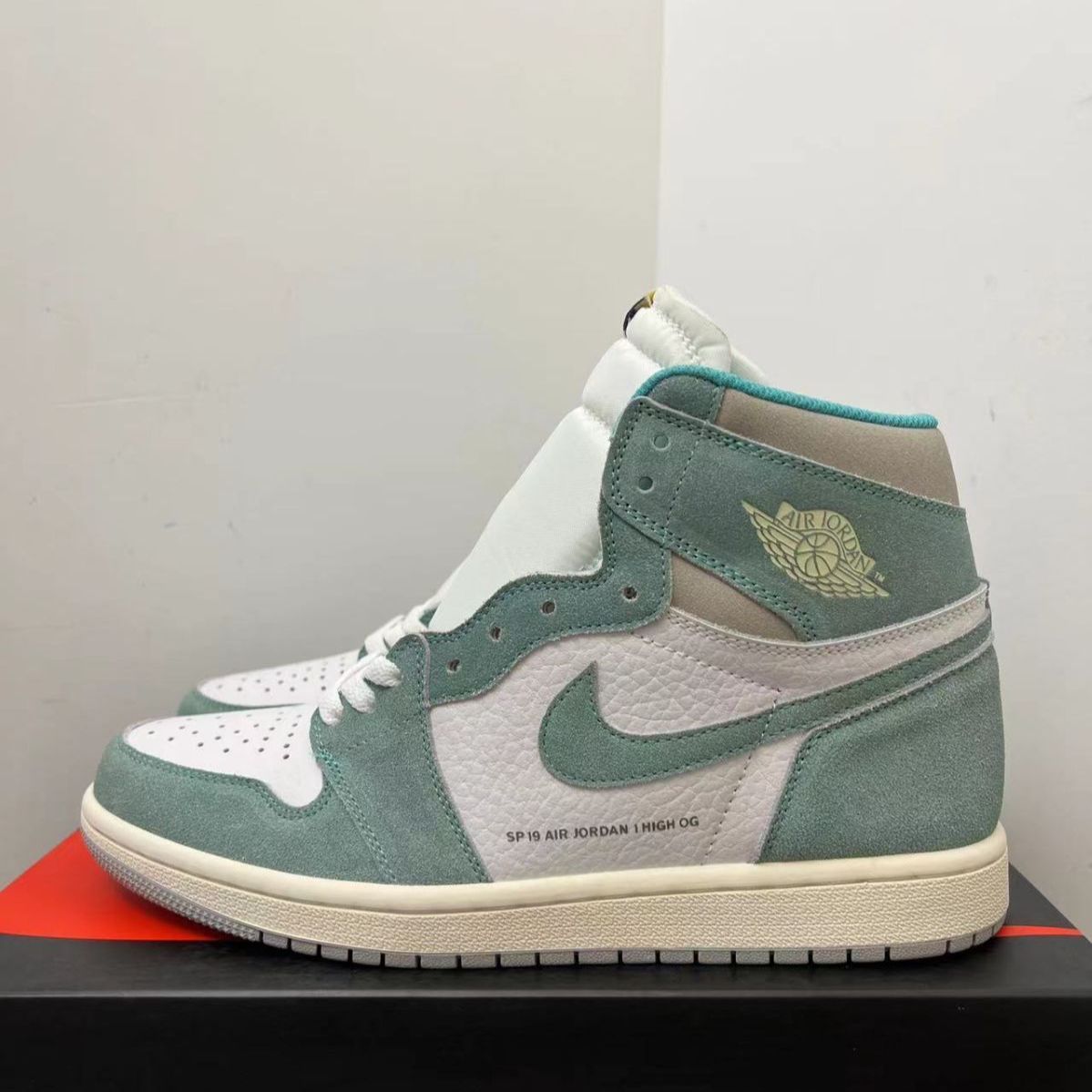 新品未使用 ナイキ Jordan Air Jordan 1 Turbo Green スニーカー