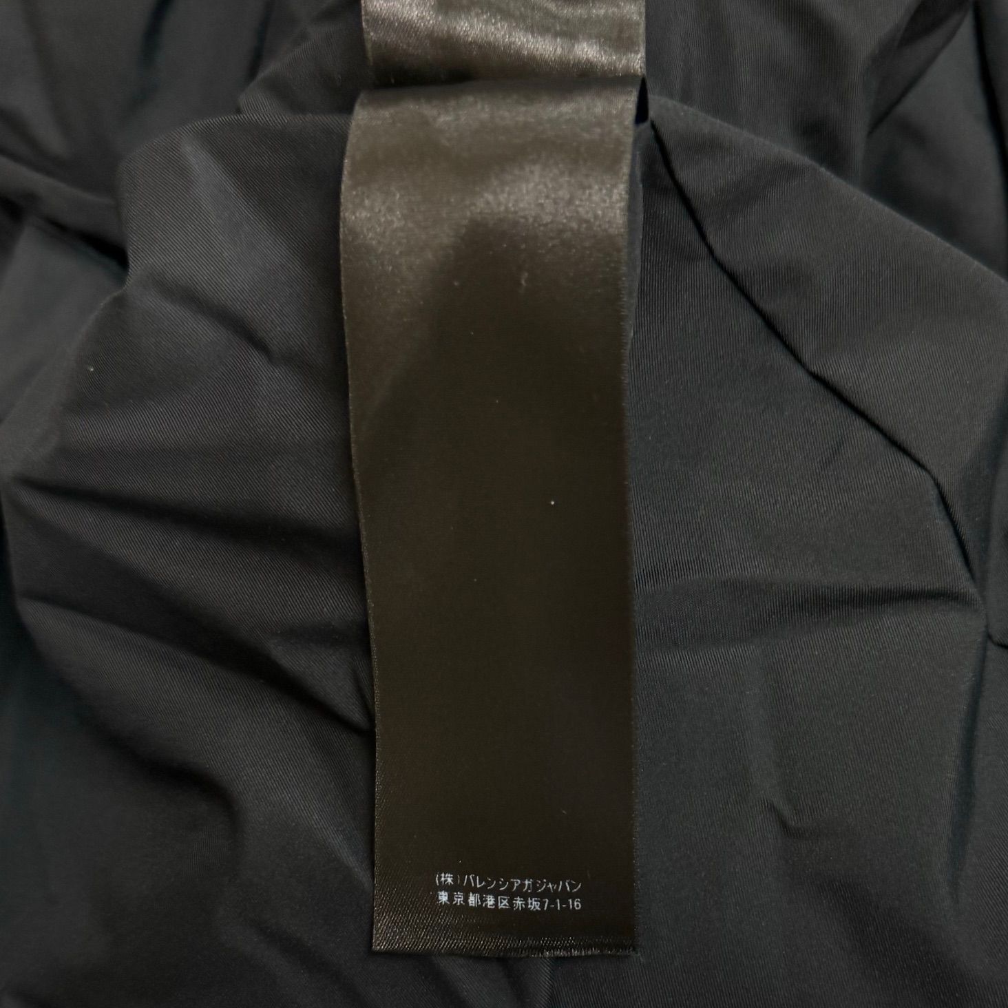 国内正規 BALENCIAGA Cシェイプ ダウンジャケット 556240 TYD33