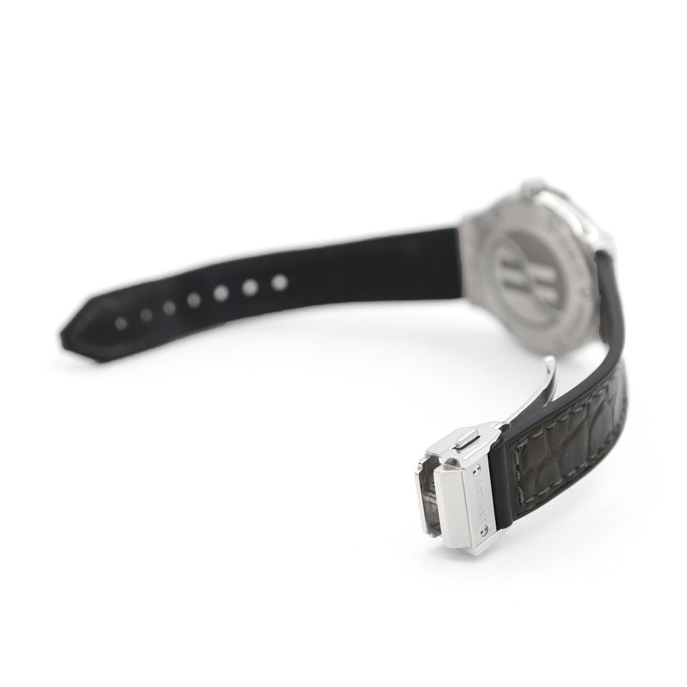 電池交換済 HUBLOT ウブロ クラシックフュージョン チタニウム 581.NX.7071.LR デイト 100m防水 グレー Ti チタン 純正ベルト 純正尾錠 レディース クォーツ【6ヶ月保証】【腕時計】【中古】 HUBLOT - 電池交換済 HUBLOT ウブロ クラシックフュージョン