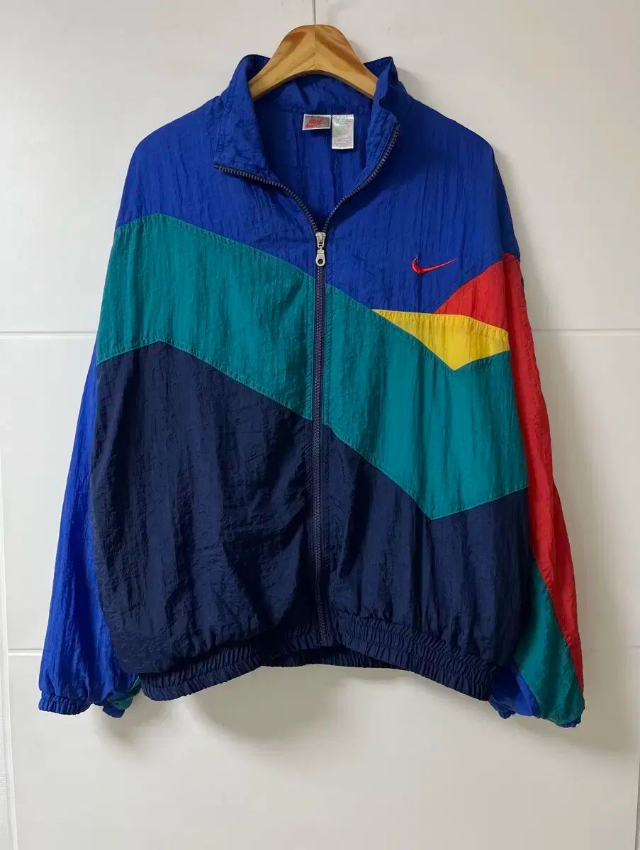 ナイキ ウィンドブレーカー アウター