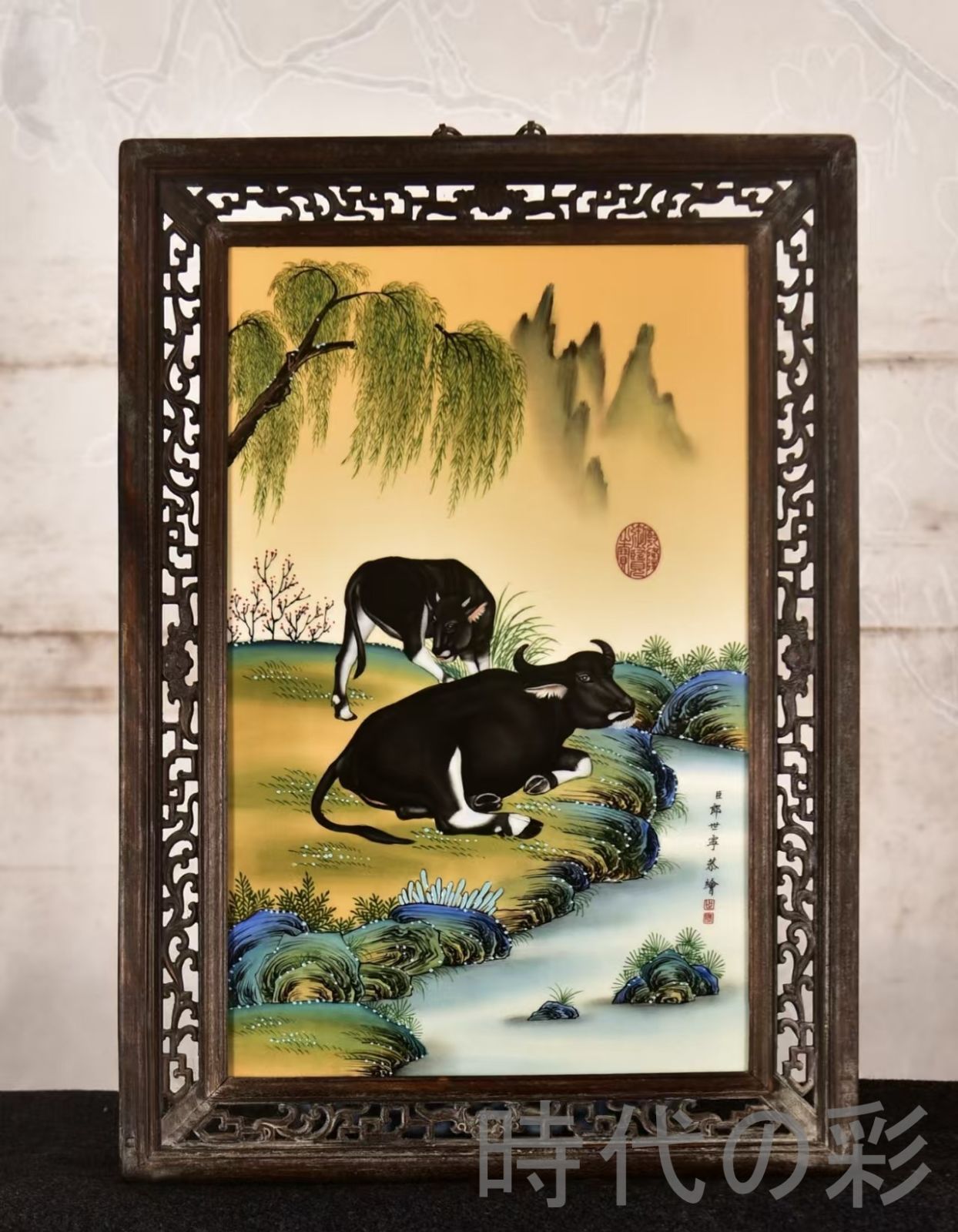 中国古美術 郎世寧作 黄地粉彩図 紅木彫花枠 掛屏 天道酬勤 骨董收藏 彫花框 木彫り額縁 手描き磁器絵画 掛軸風 景徳鎮 書斎 茶室 R07101314