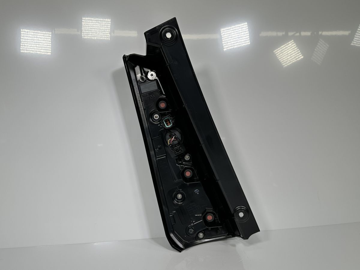 破損キズなし 低走行 C28系 セレナ FC28 GFC28 純正 右テールランプ Assy テールライト LED 26550-7DA0A 220-2379Y 7DA 管理31749 FFCRYSTALESIA_COM