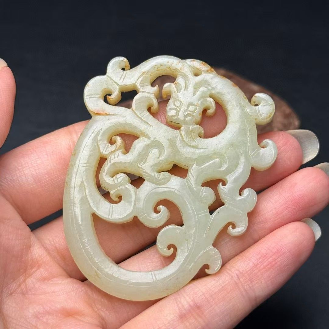 天馬專用 和田玉龍 2 個 龍雕刻 玉器 中国古美術 時代物 重さ約655g 中国古美術.旧蔵品.古和田玉佩.龍鳳紋.吉祥如意.裝身具.旧時貴婦