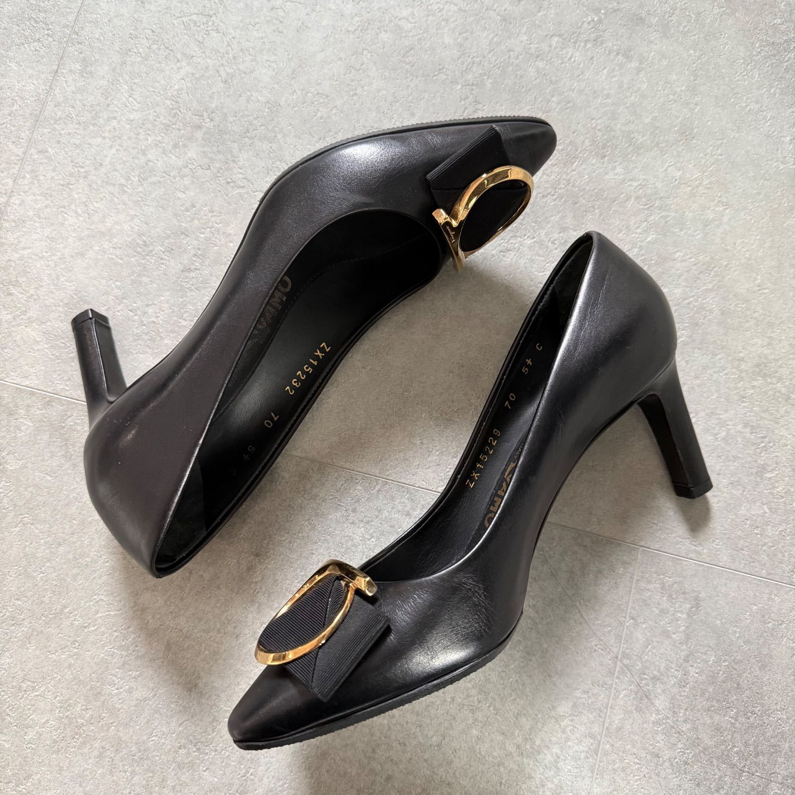 専用1 SalvatoreFerragamo サルヴァトーレフェラガモ ガンチーニ レザー